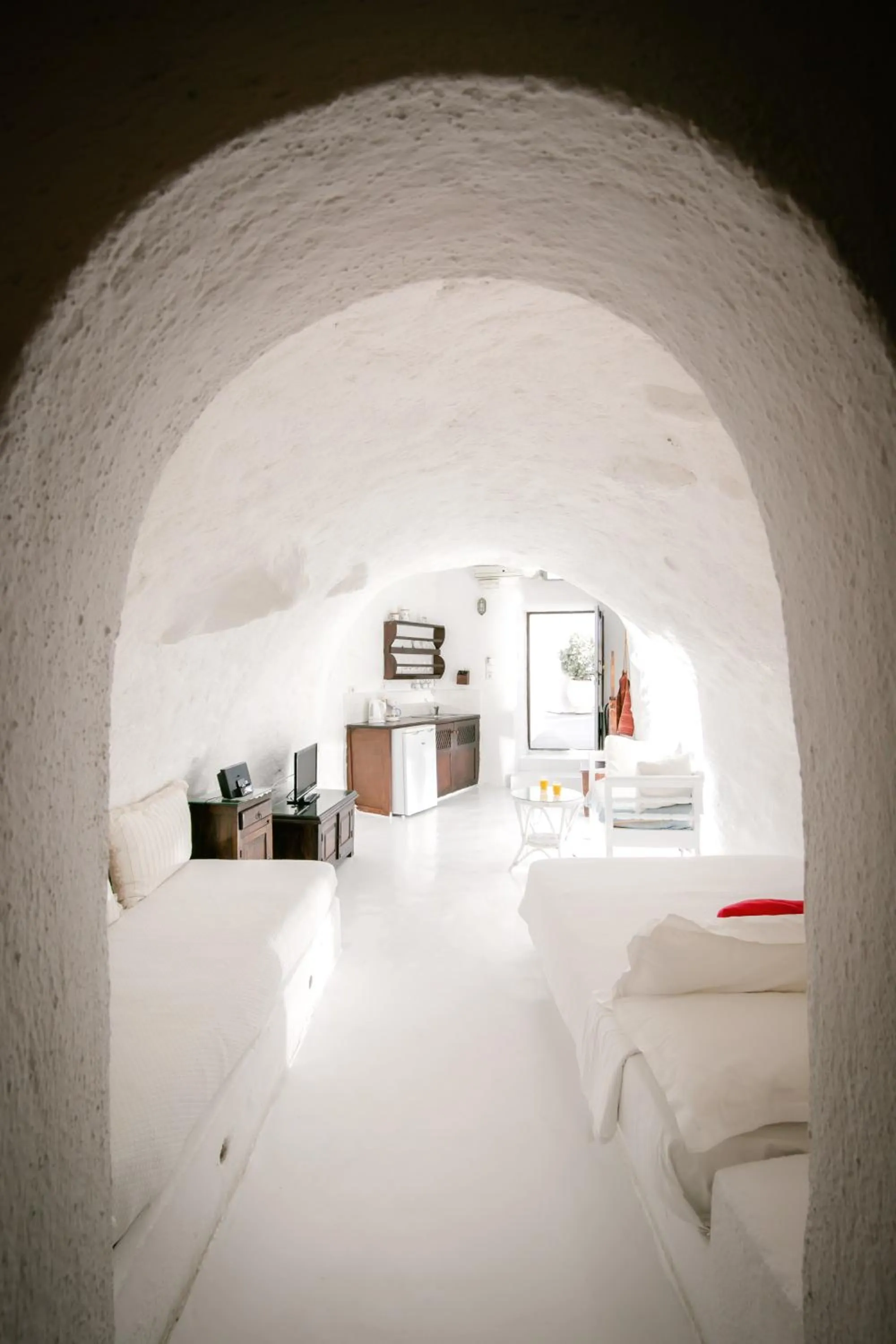 Photo of the whole room, Bed in Alexander's Suites