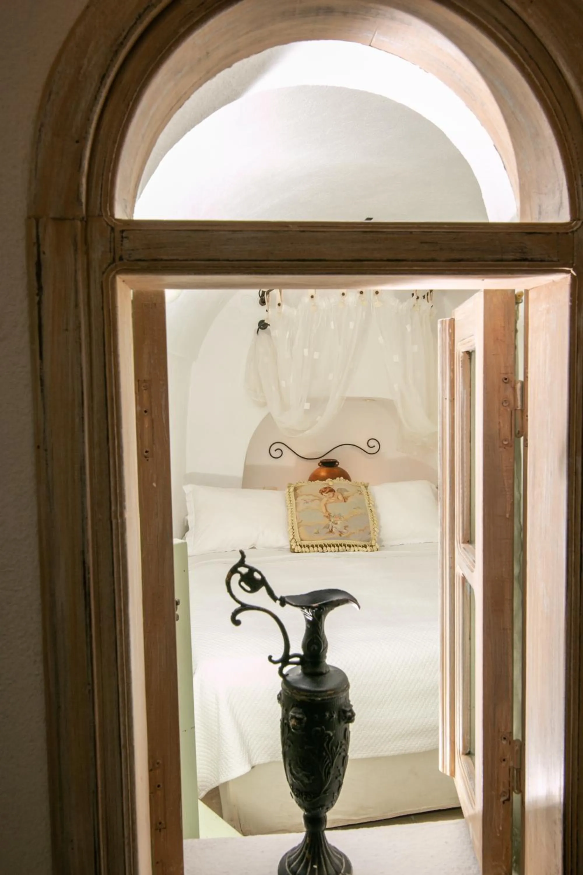 Decorative detail, Bed in Alexander's Suites