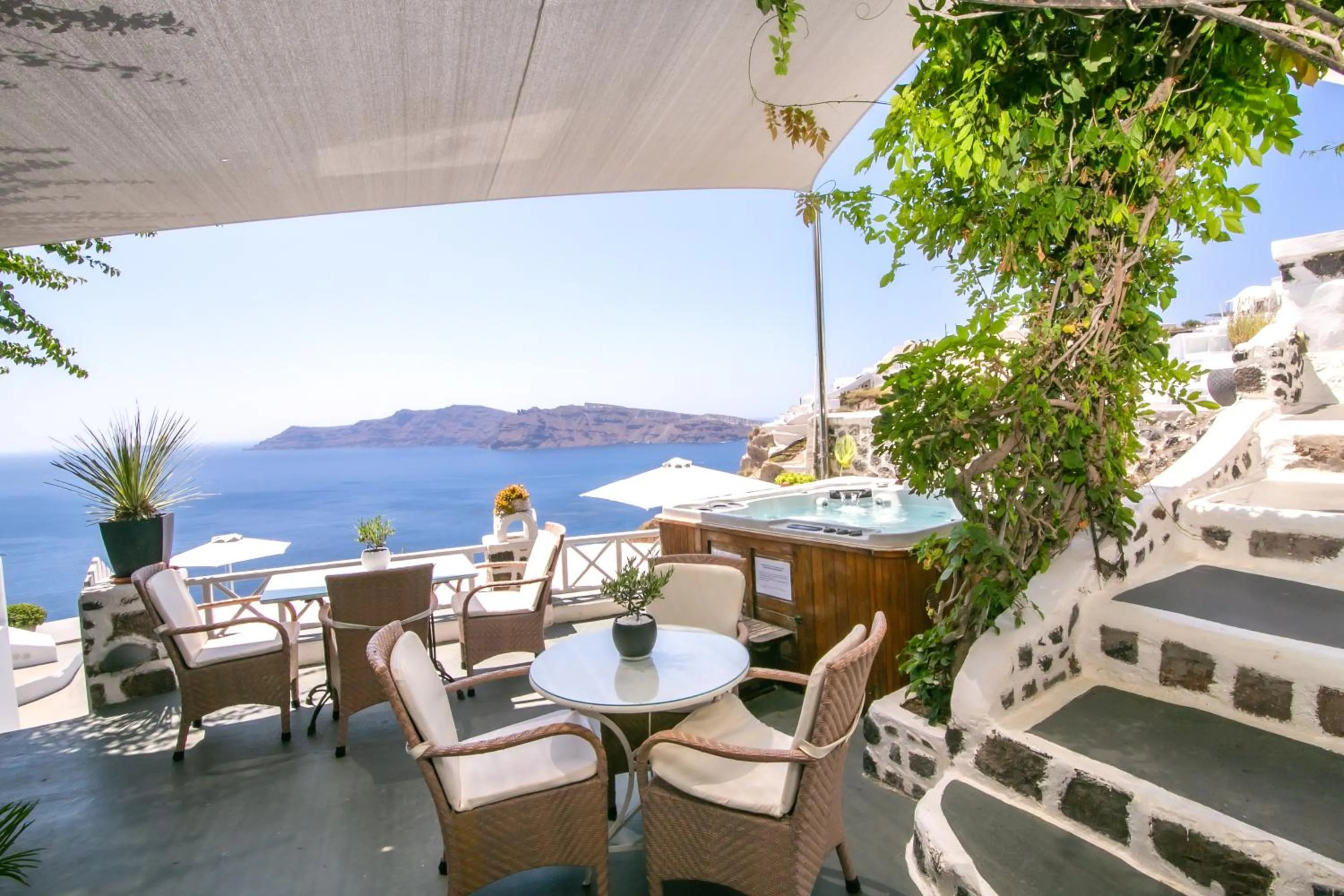 Day in Alexander's Suites