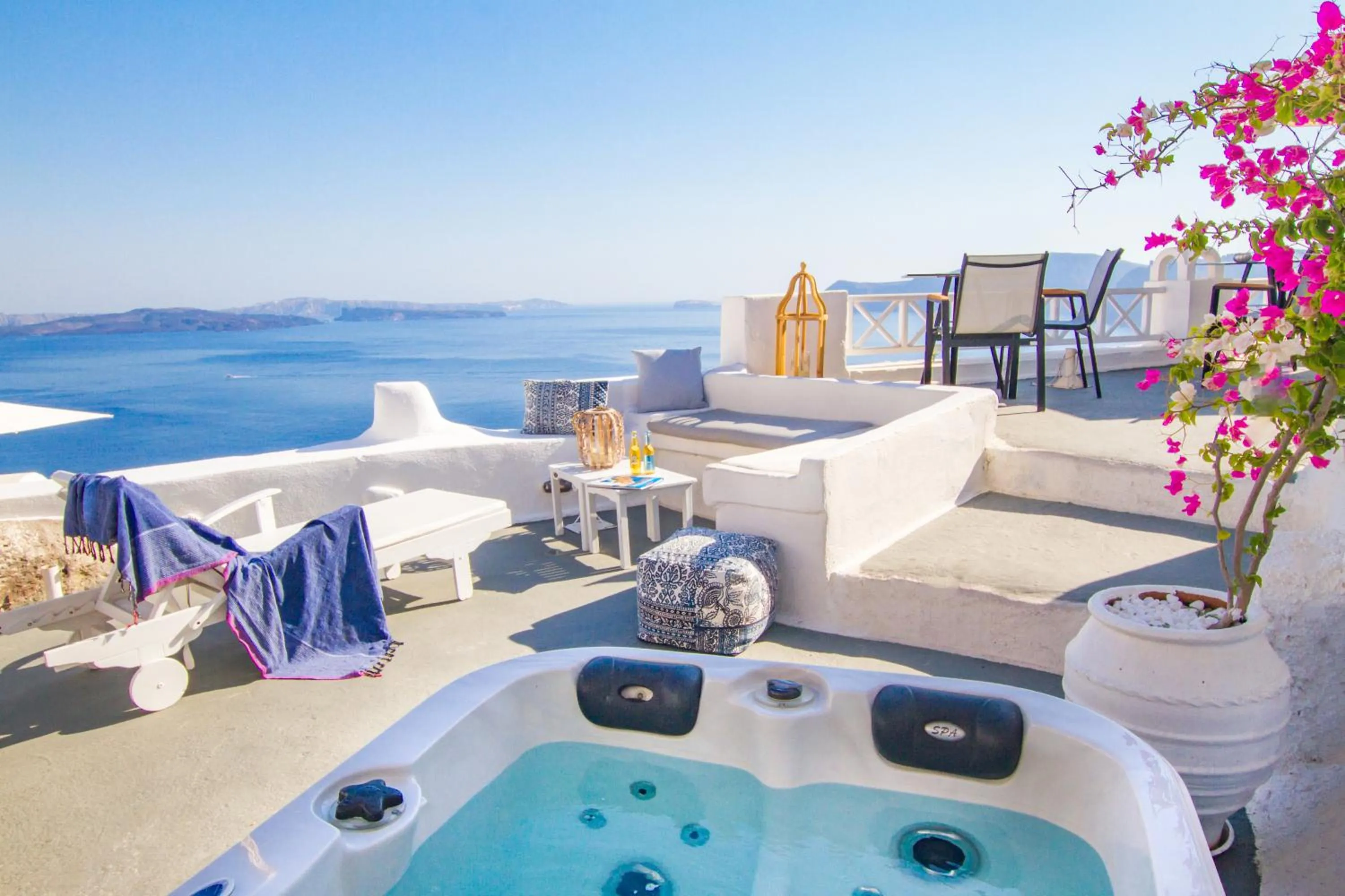 Hot Tub in Alexander's Suites