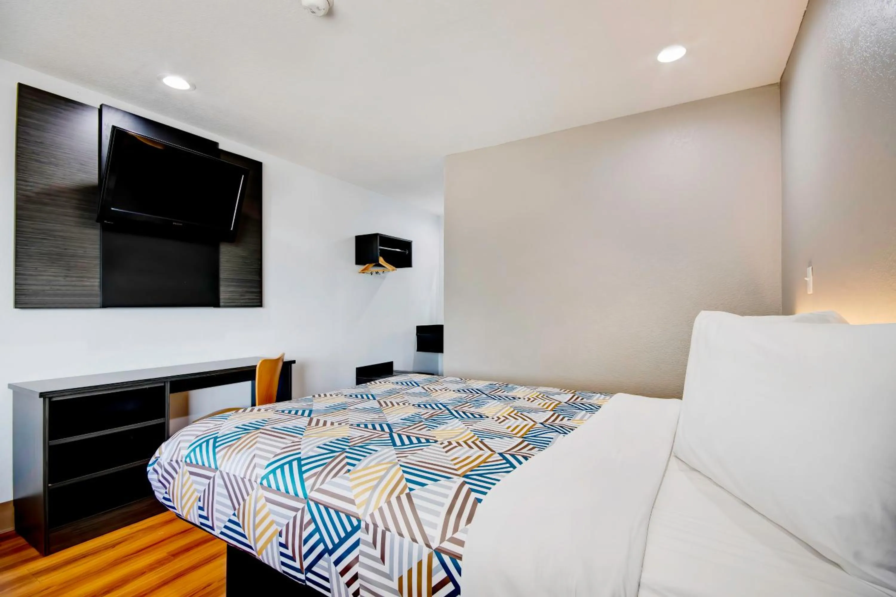 Bedroom, Bed in Motel 6-Port Allen, LA - Baton Rouge