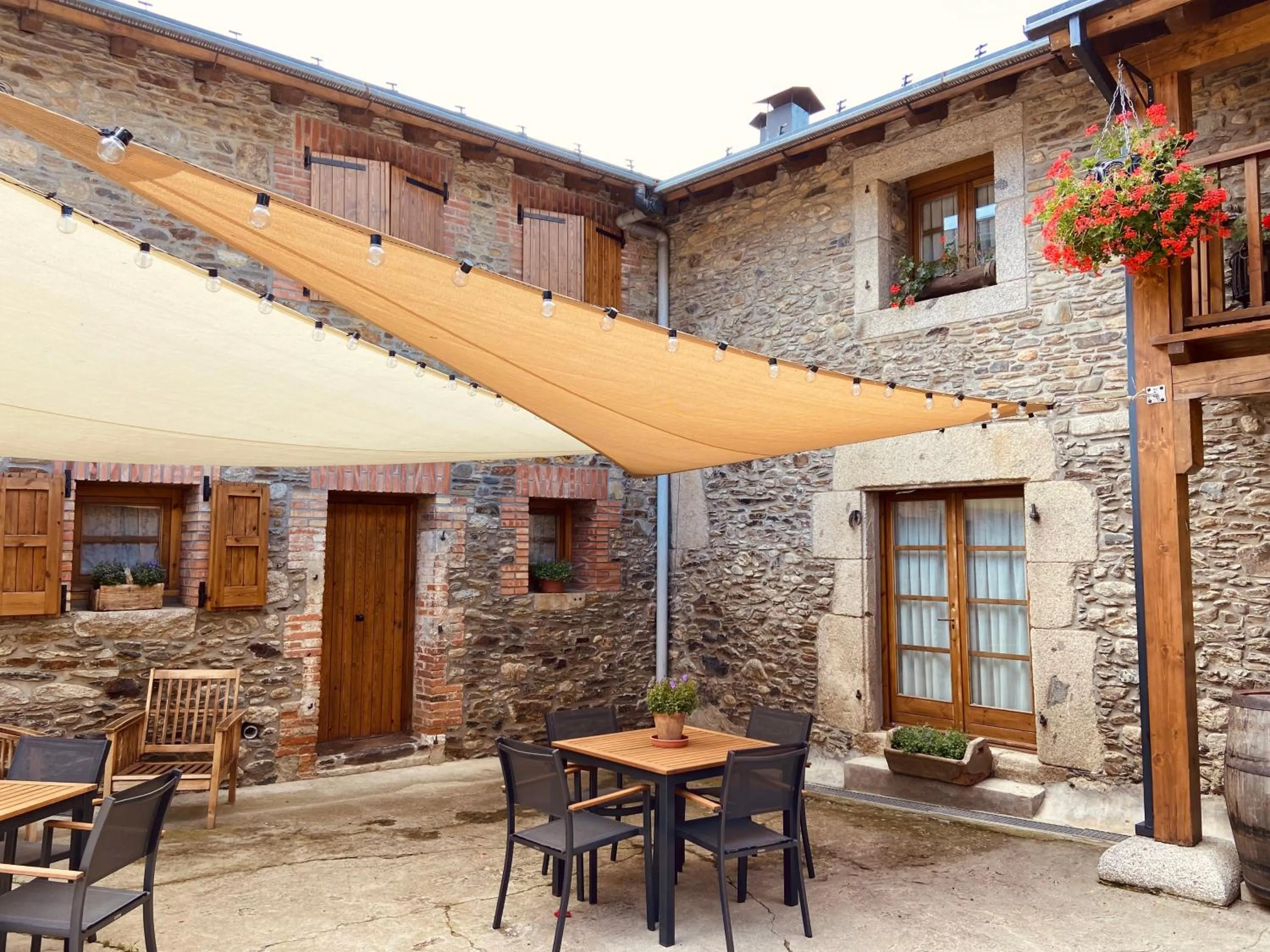 Patio in Aparthotel les Corts