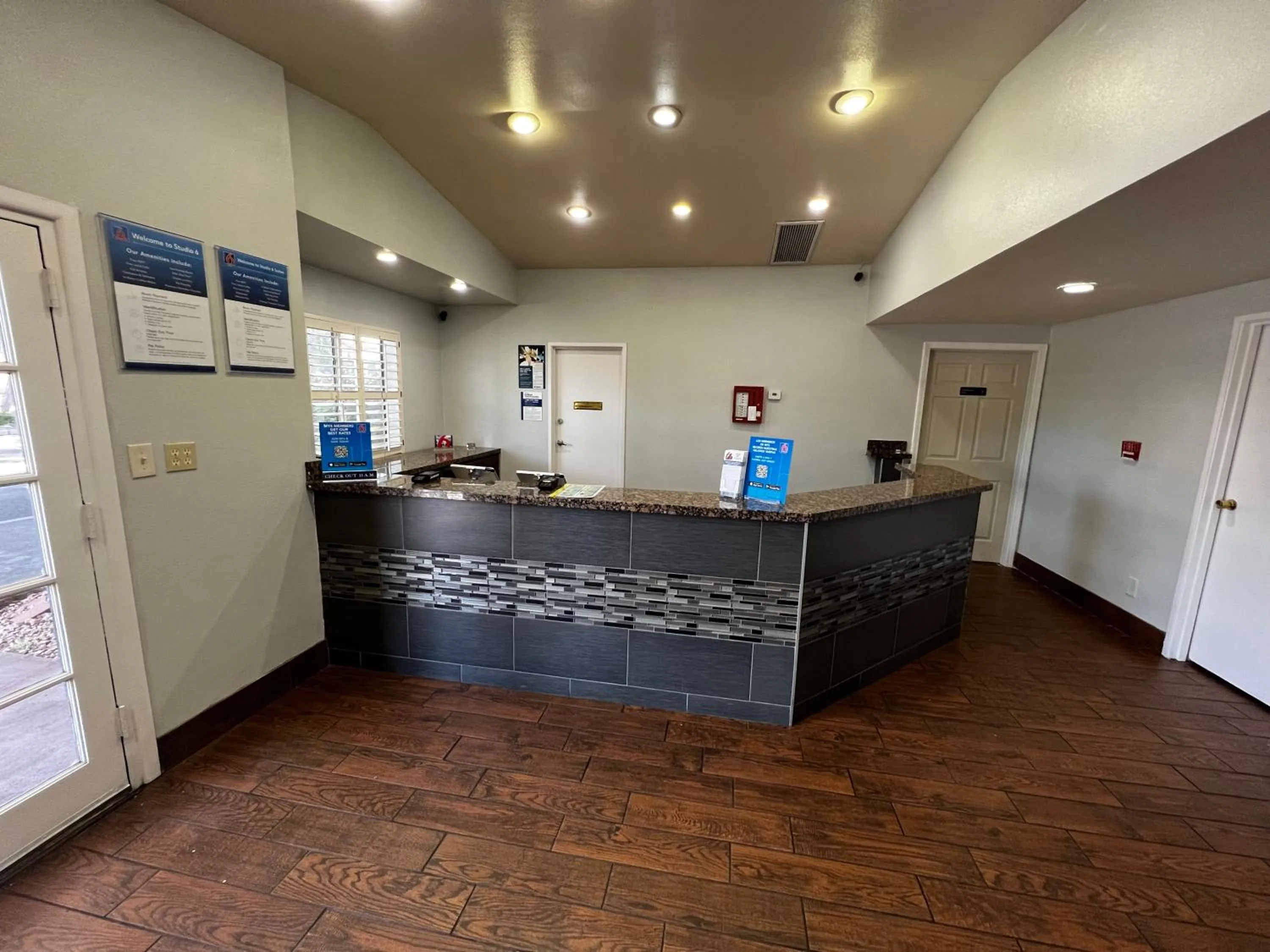 Lobby or reception in Studio 6 Flagstaff AZ