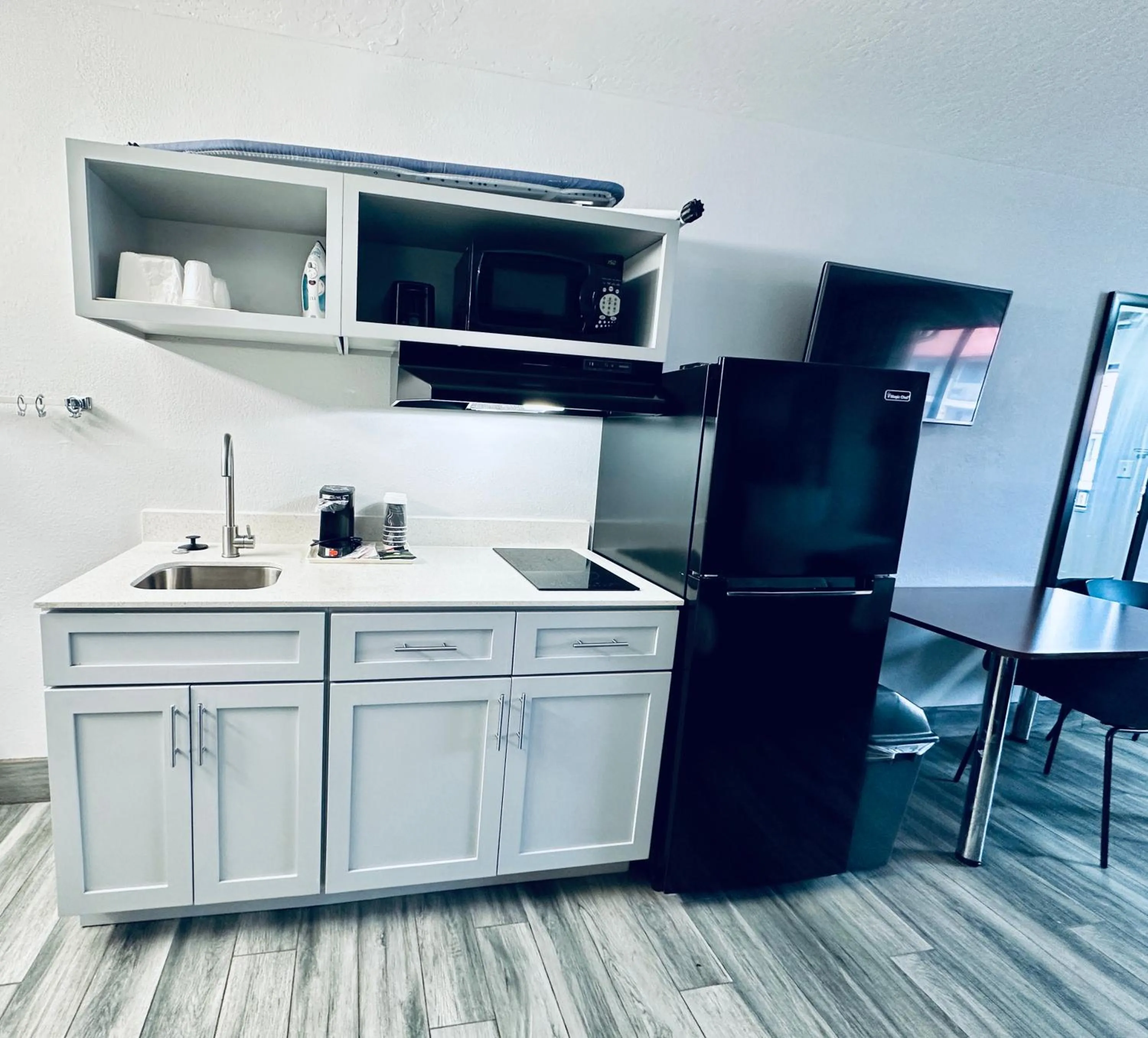 Kitchen or kitchenette in Studio 6 Flagstaff AZ