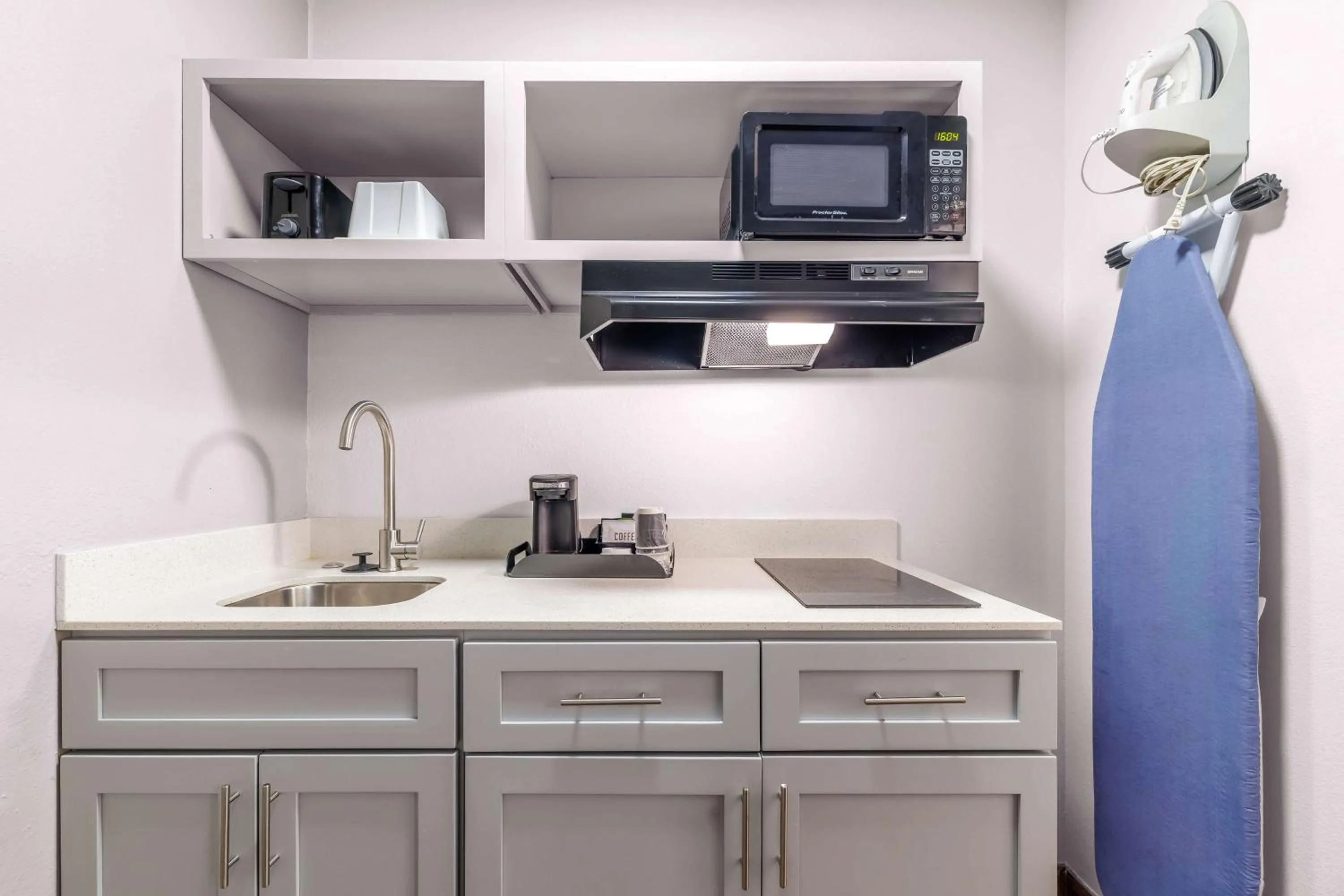 Coffee/tea facilities in Studio 6 Flagstaff AZ