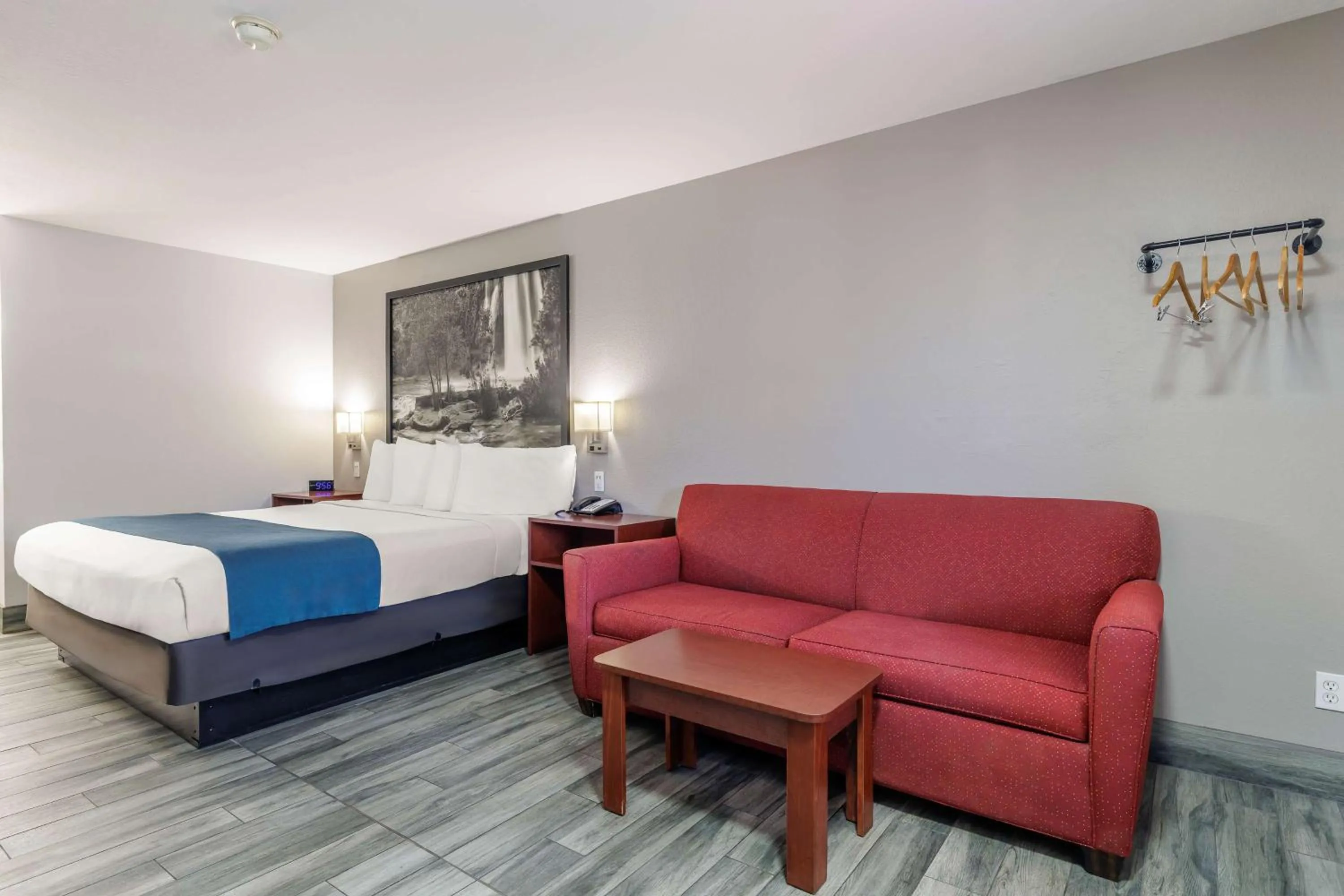 Living room in Studio 6 Flagstaff AZ