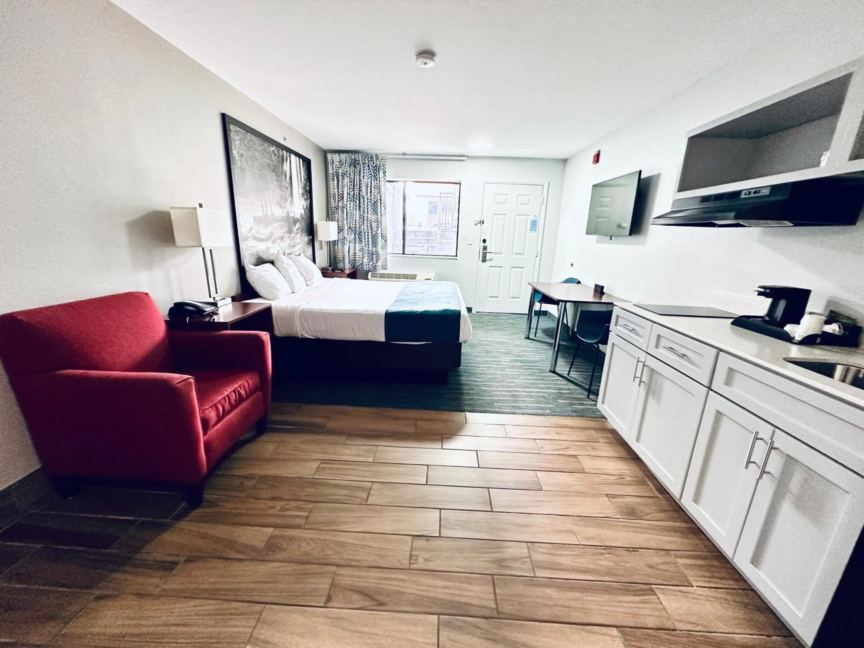 Kitchen or kitchenette in Studio 6 Flagstaff AZ