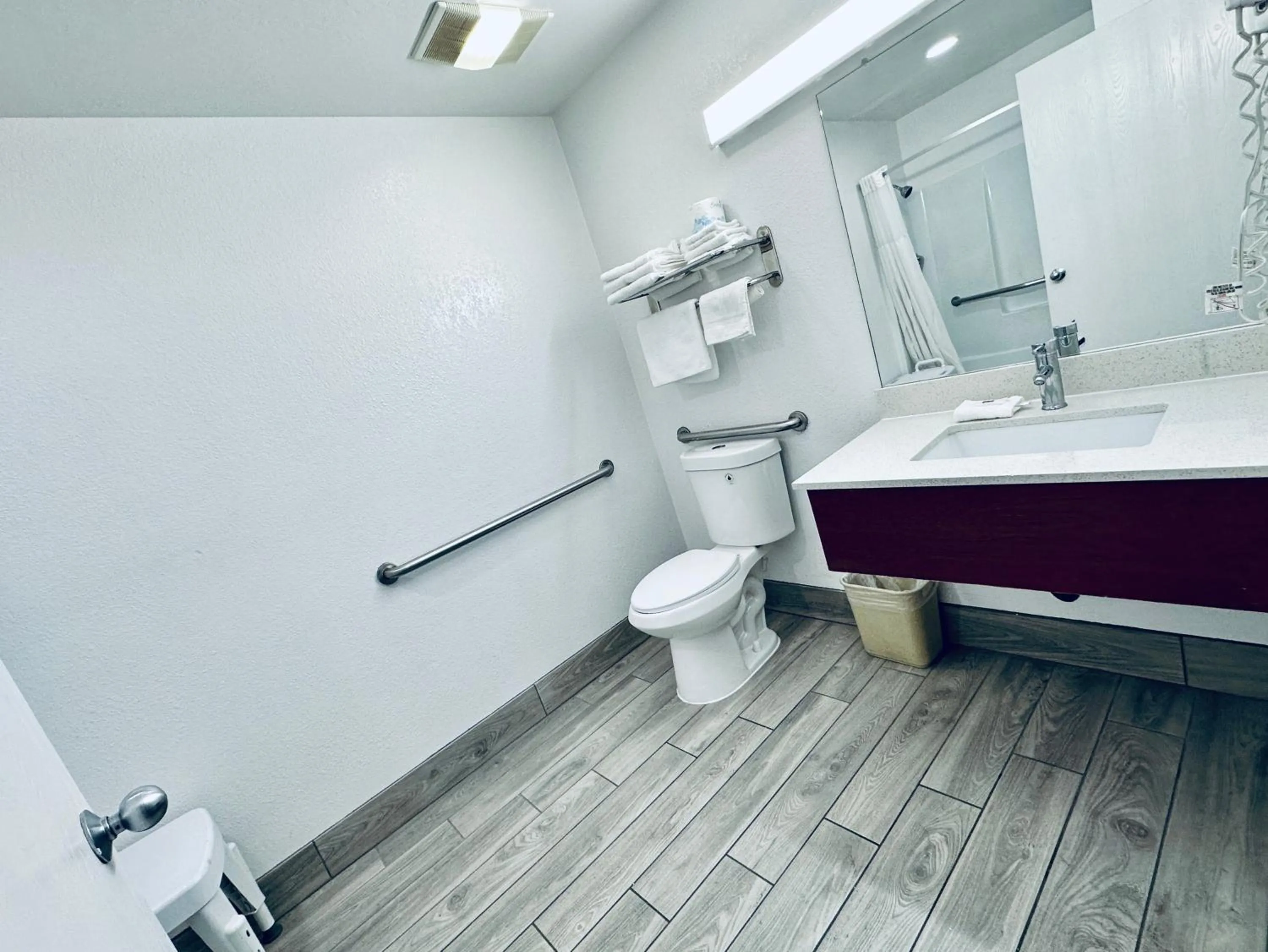 Toilet in Studio 6 Flagstaff AZ