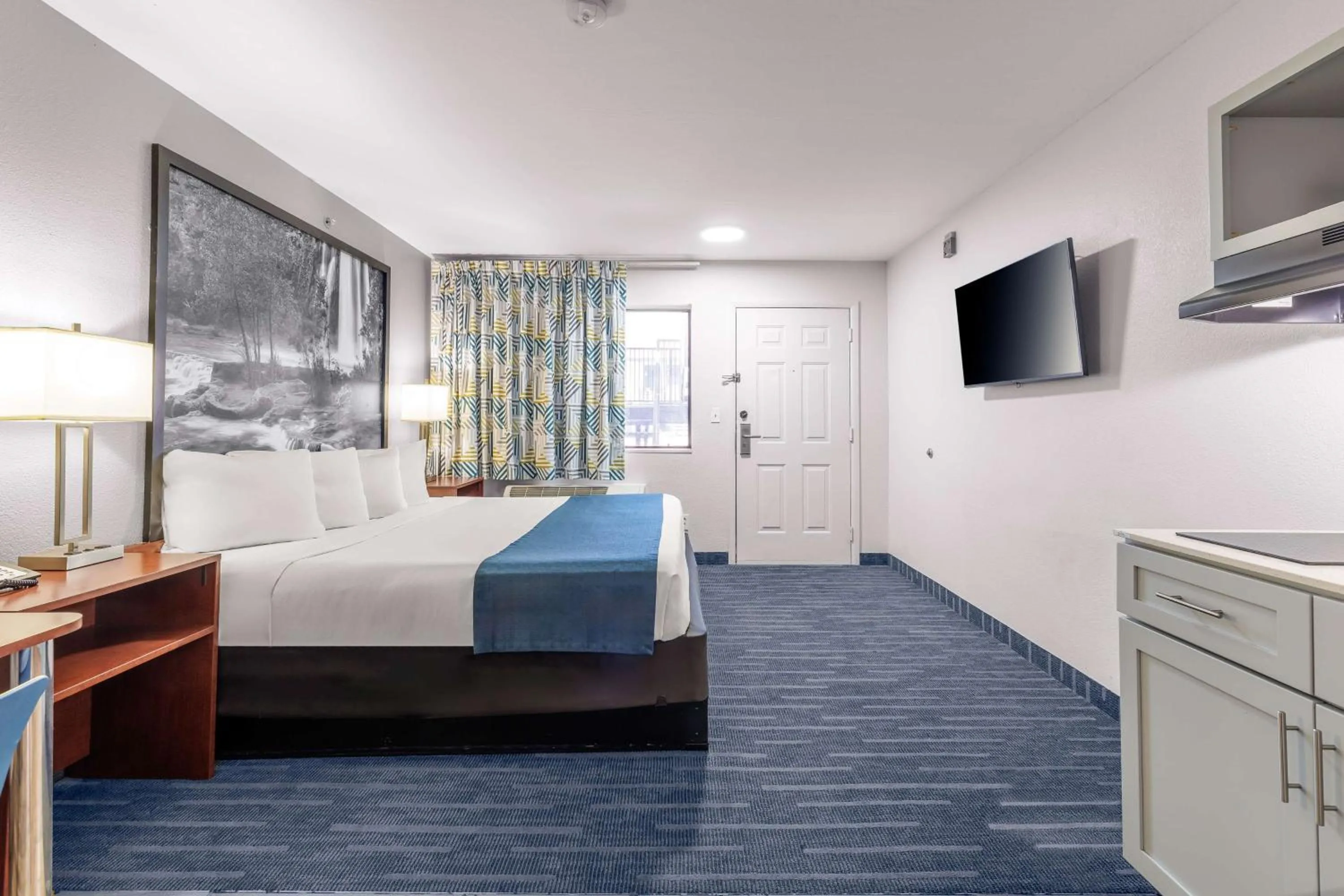 Bed in Studio 6 Flagstaff AZ