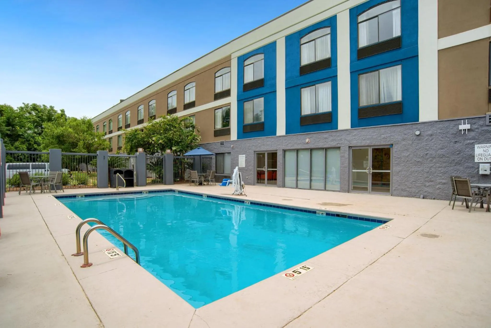 Swimming pool in Holiday Inn Express & Suites - Mobile - I-65 by IHG