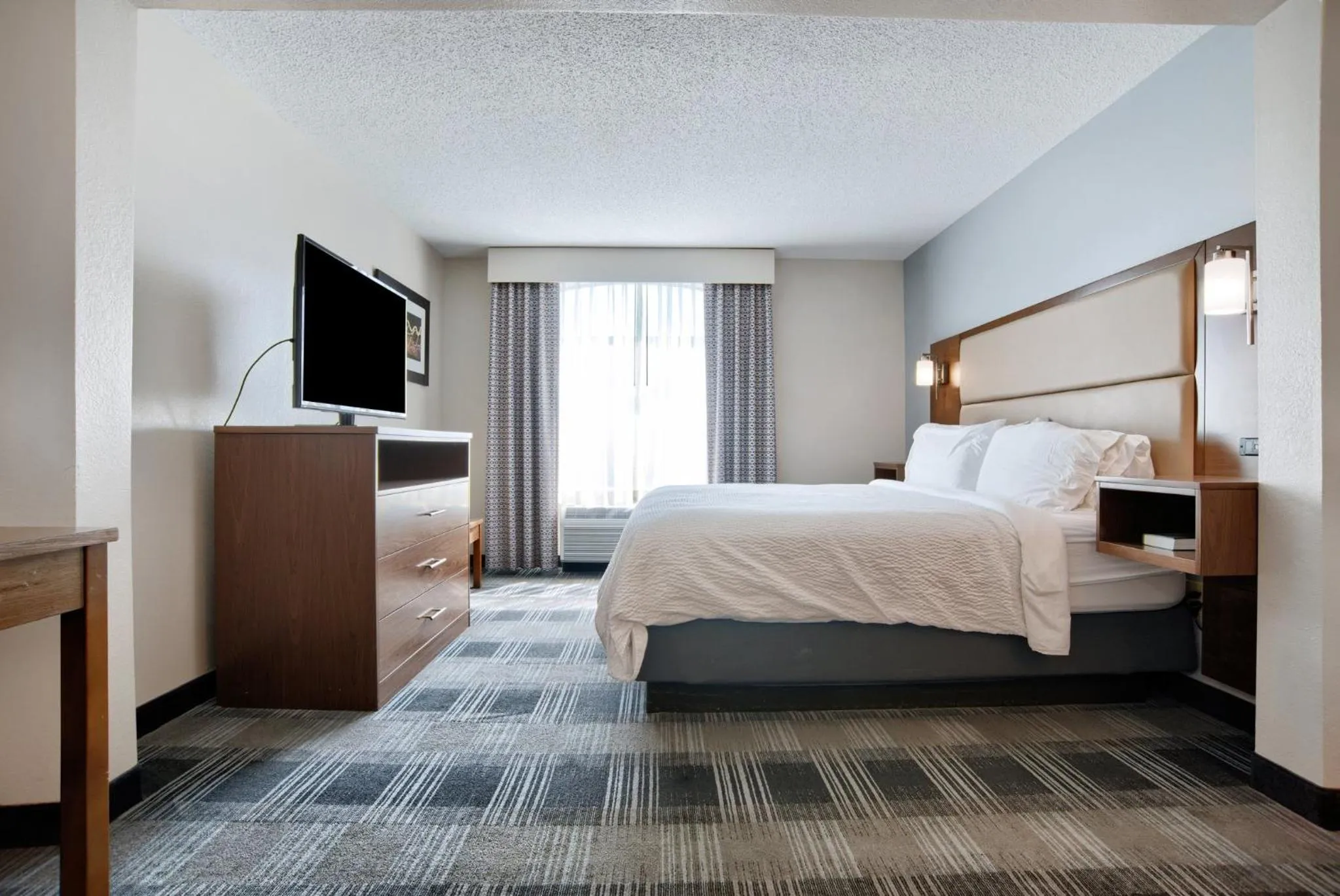 Photo of the whole room, Bed in Holiday Inn Express & Suites - Mobile - I-65 by IHG
