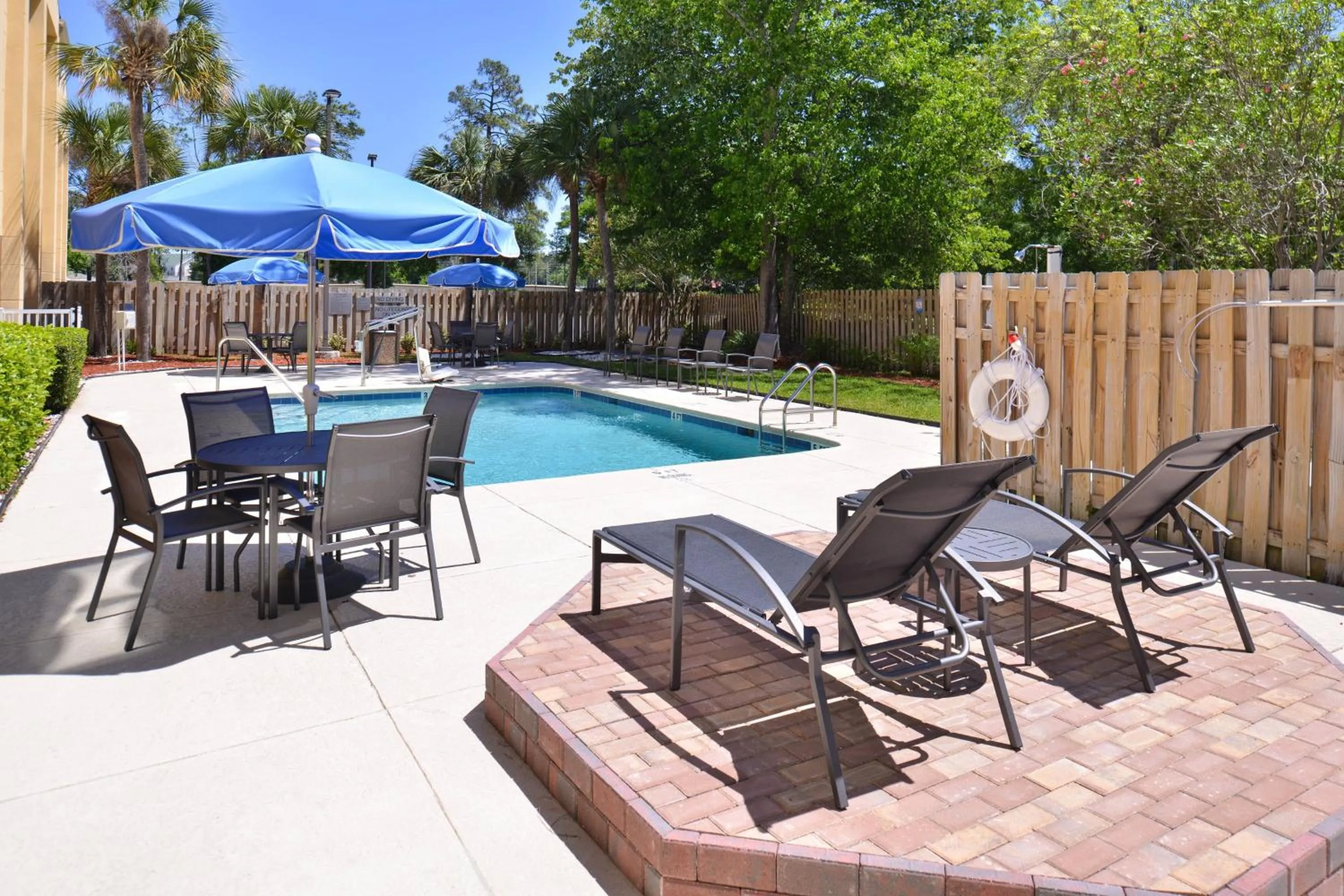 Swimming pool in Fairfield Inn Jacksonville Orange Park