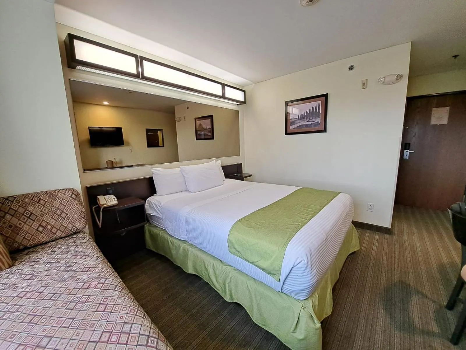 Bed in Microtel Inn and Suites by Wyndham Toluca