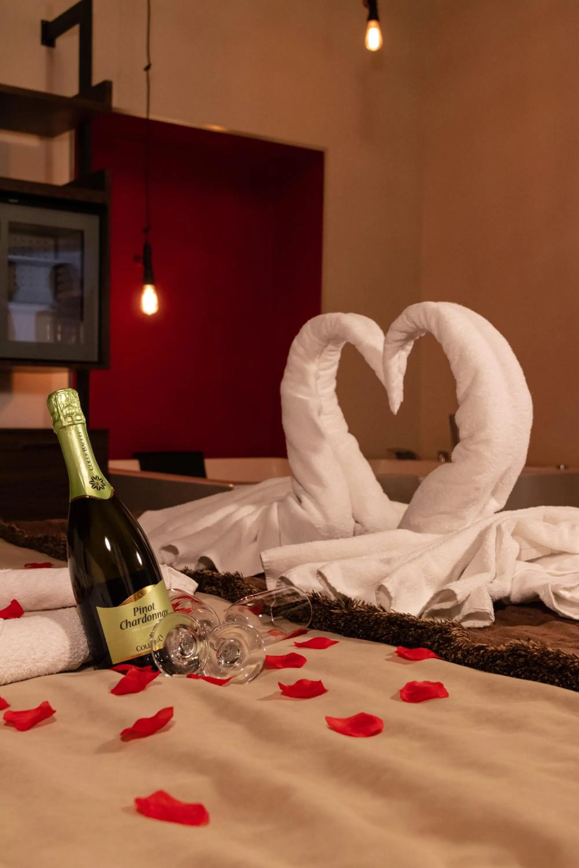 Hot Tub in Duomo Luxury Suites