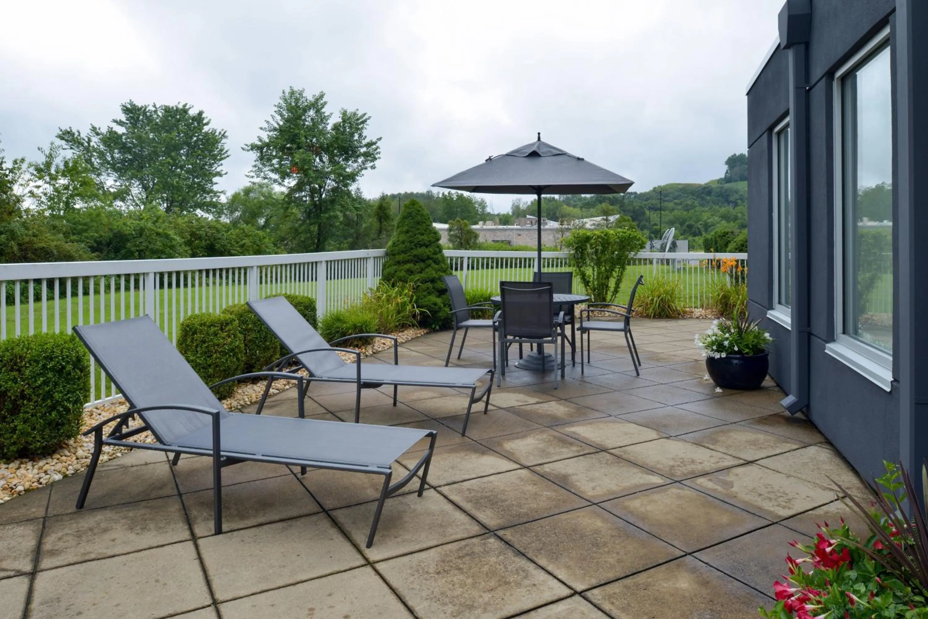 Lounge or bar in Fairfield Inn & Suites by Marriott Pittsburgh New Stanton