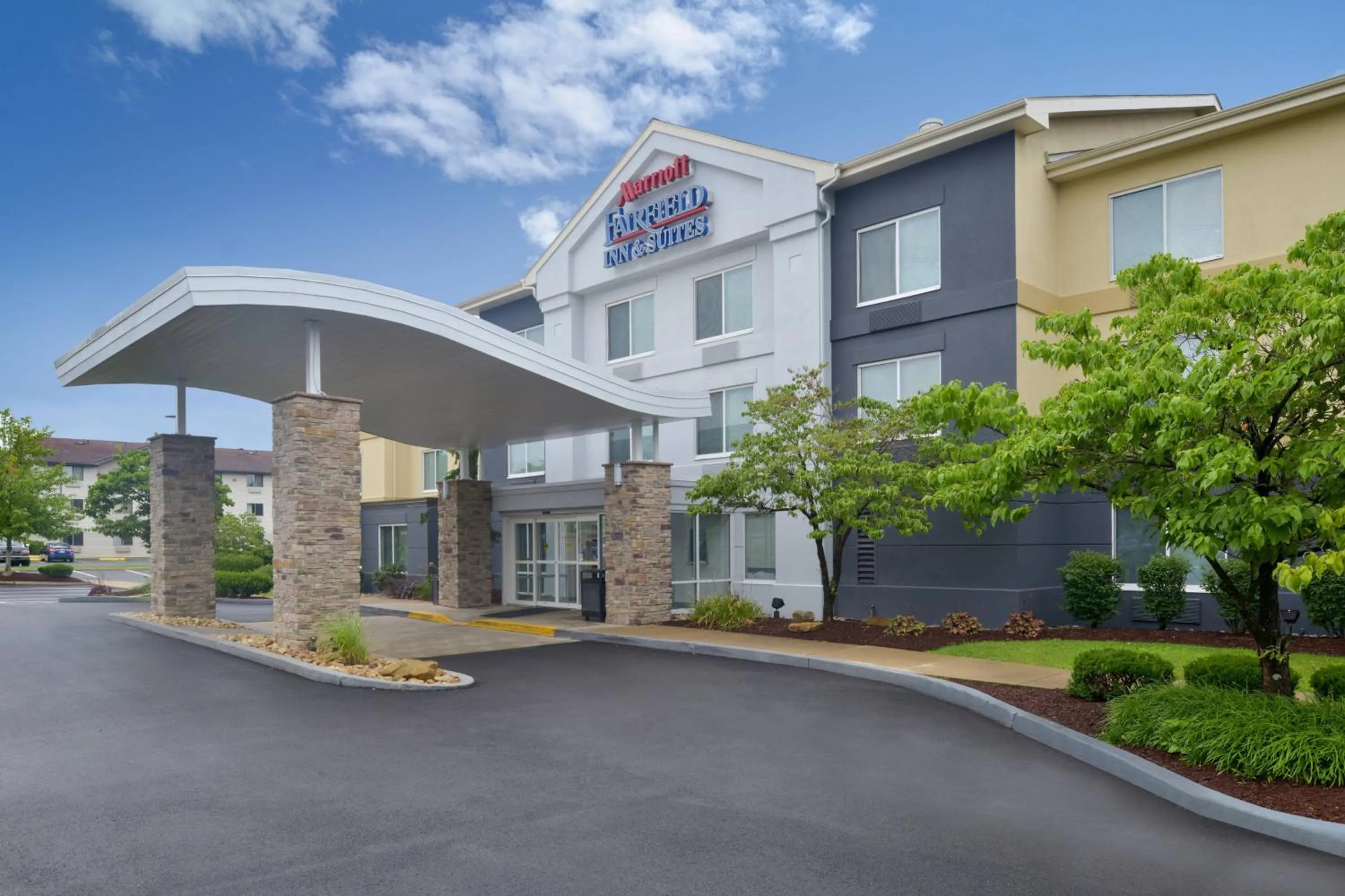 Property building in Fairfield Inn & Suites by Marriott Pittsburgh New Stanton