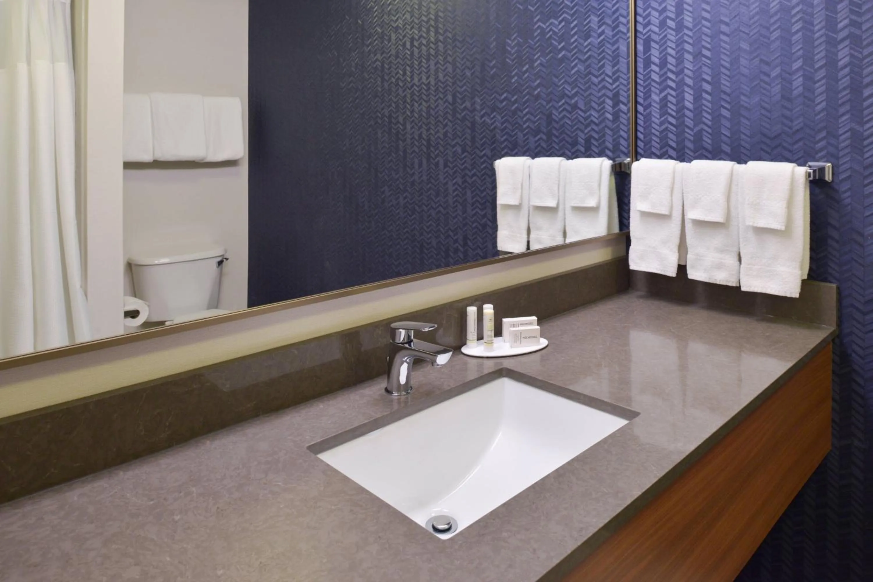 Bathroom in Fairfield Inn & Suites by Marriott Pittsburgh New Stanton