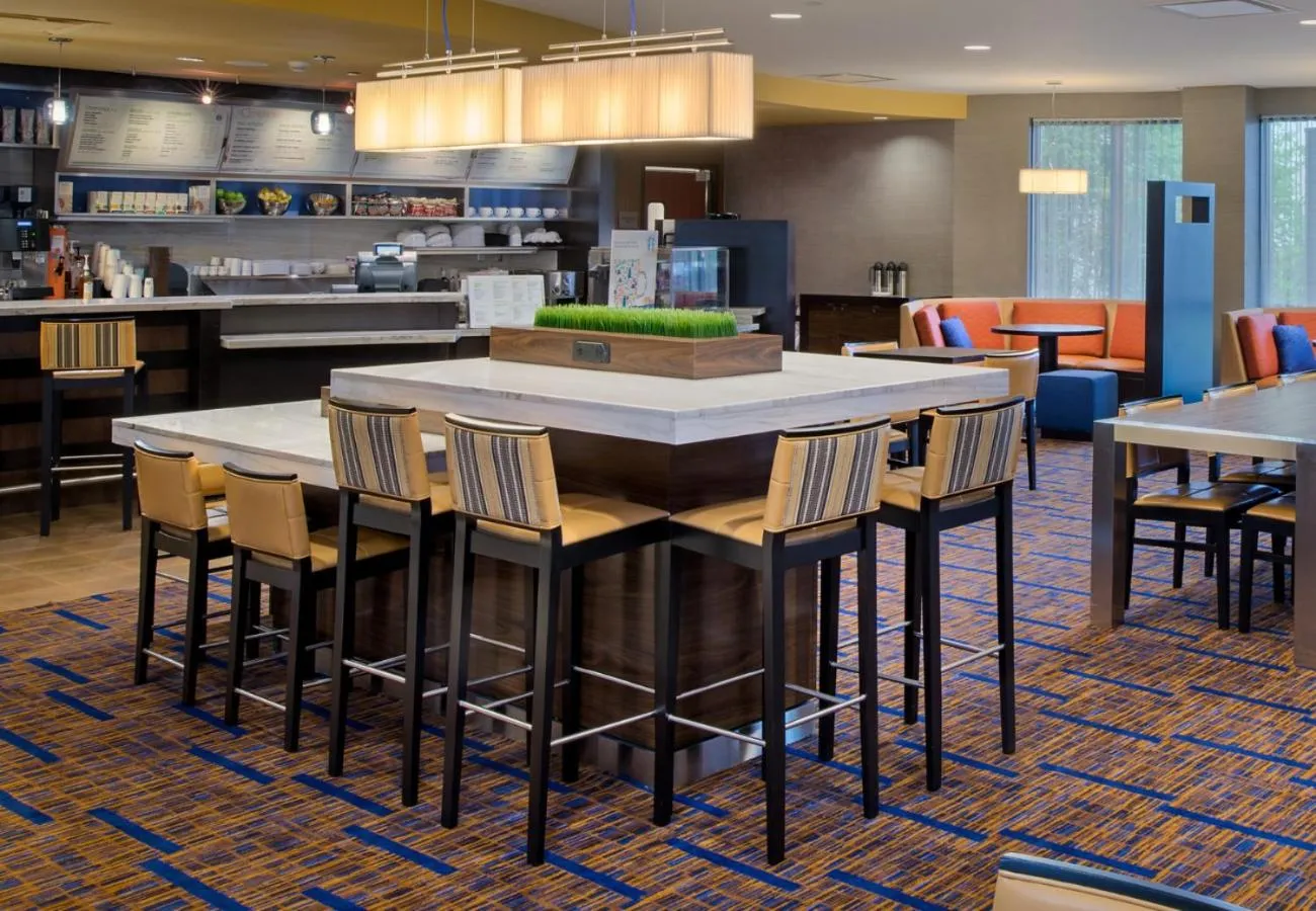 Restaurant/places to eat in Courtyard by Marriott Hanover Lebanon