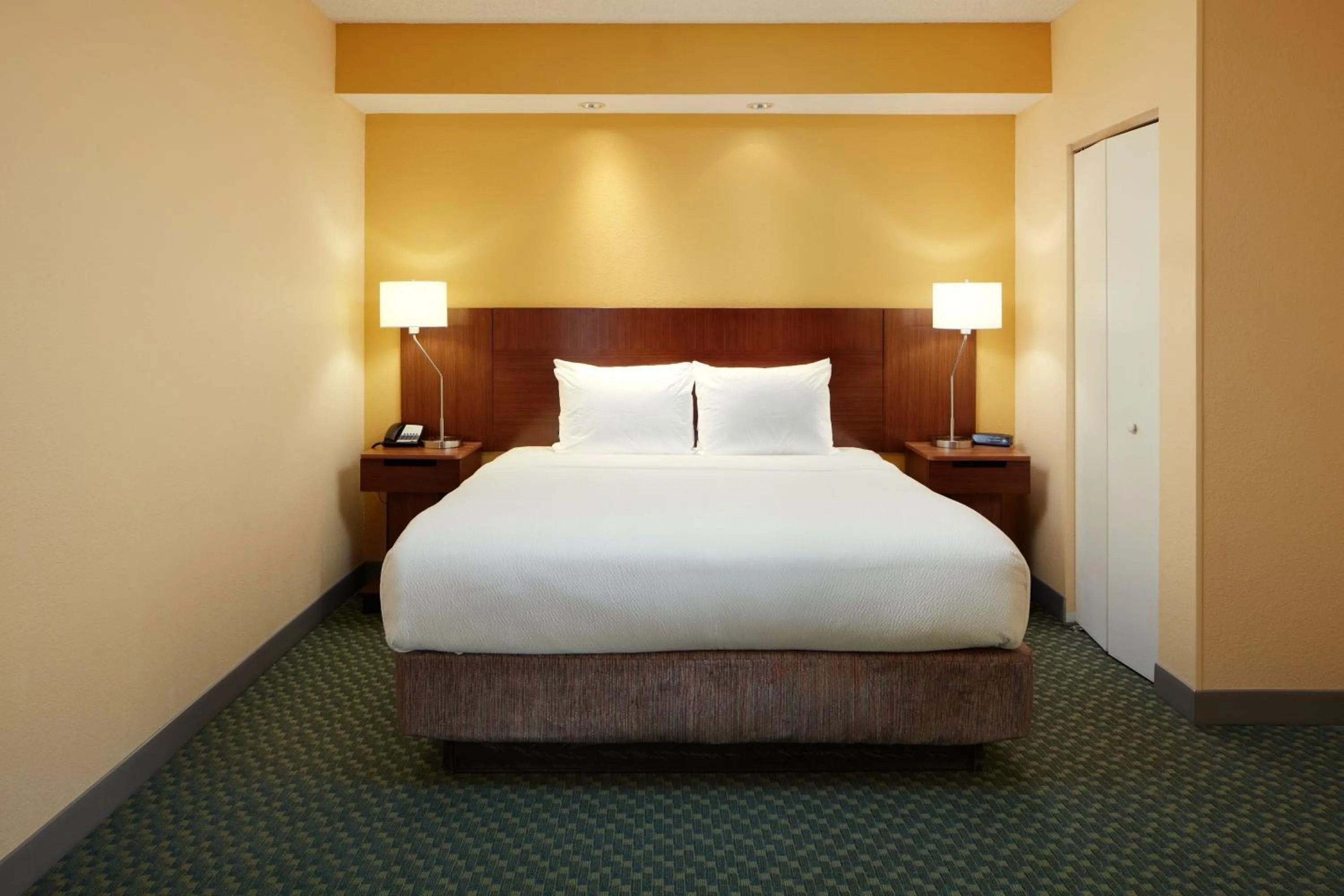 Photo of the whole room, Bed in Fairfield by Marriott Frankfort