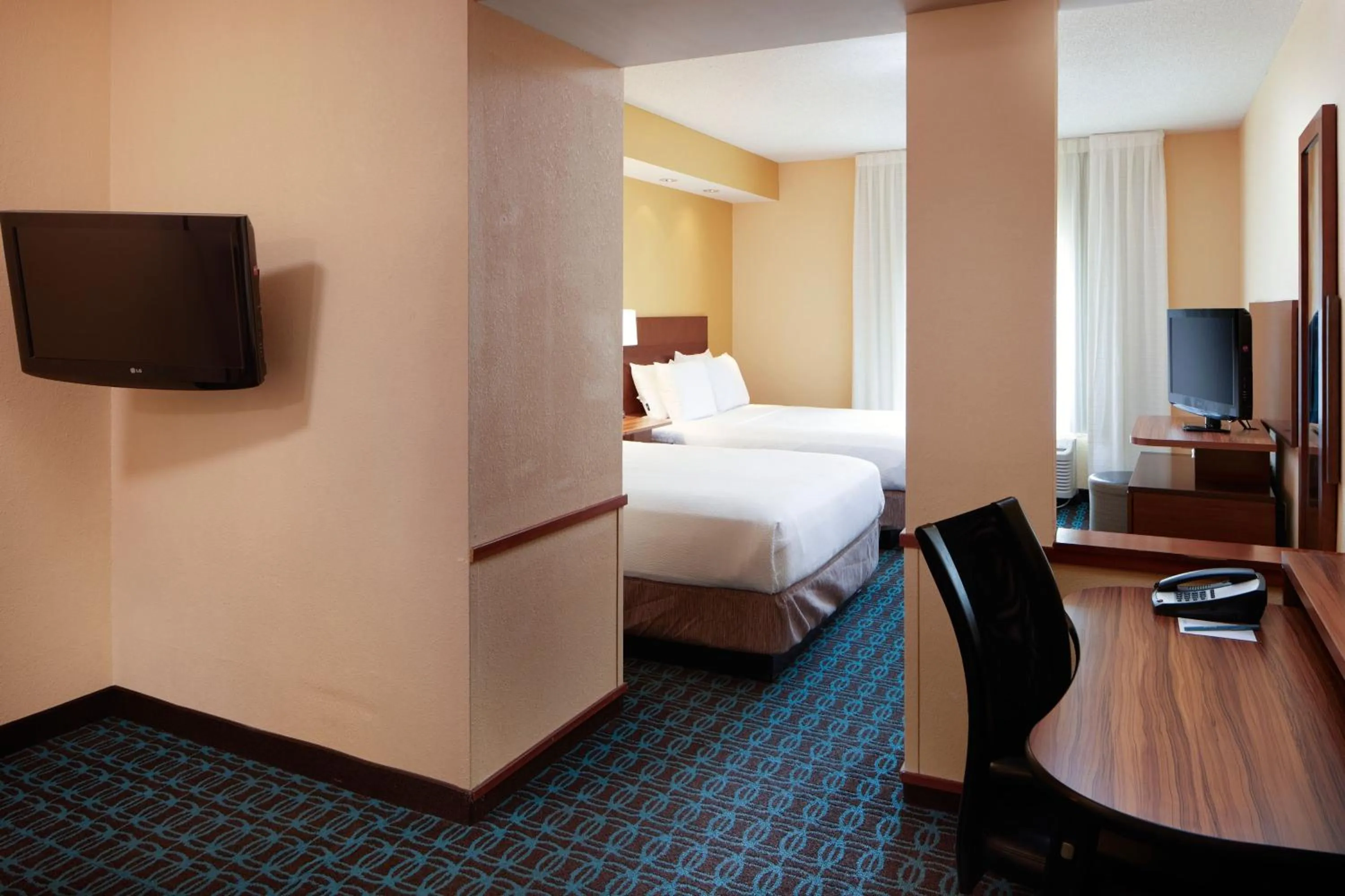 Photo of the whole room, Bed in Fairfield by Marriott Frankfort
