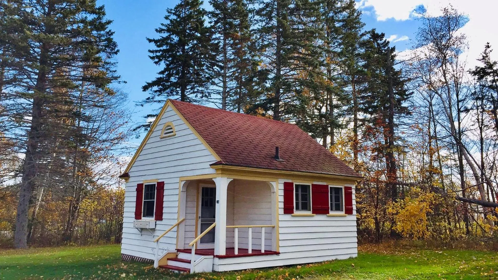 Property building in Green Gables Bungalow Court