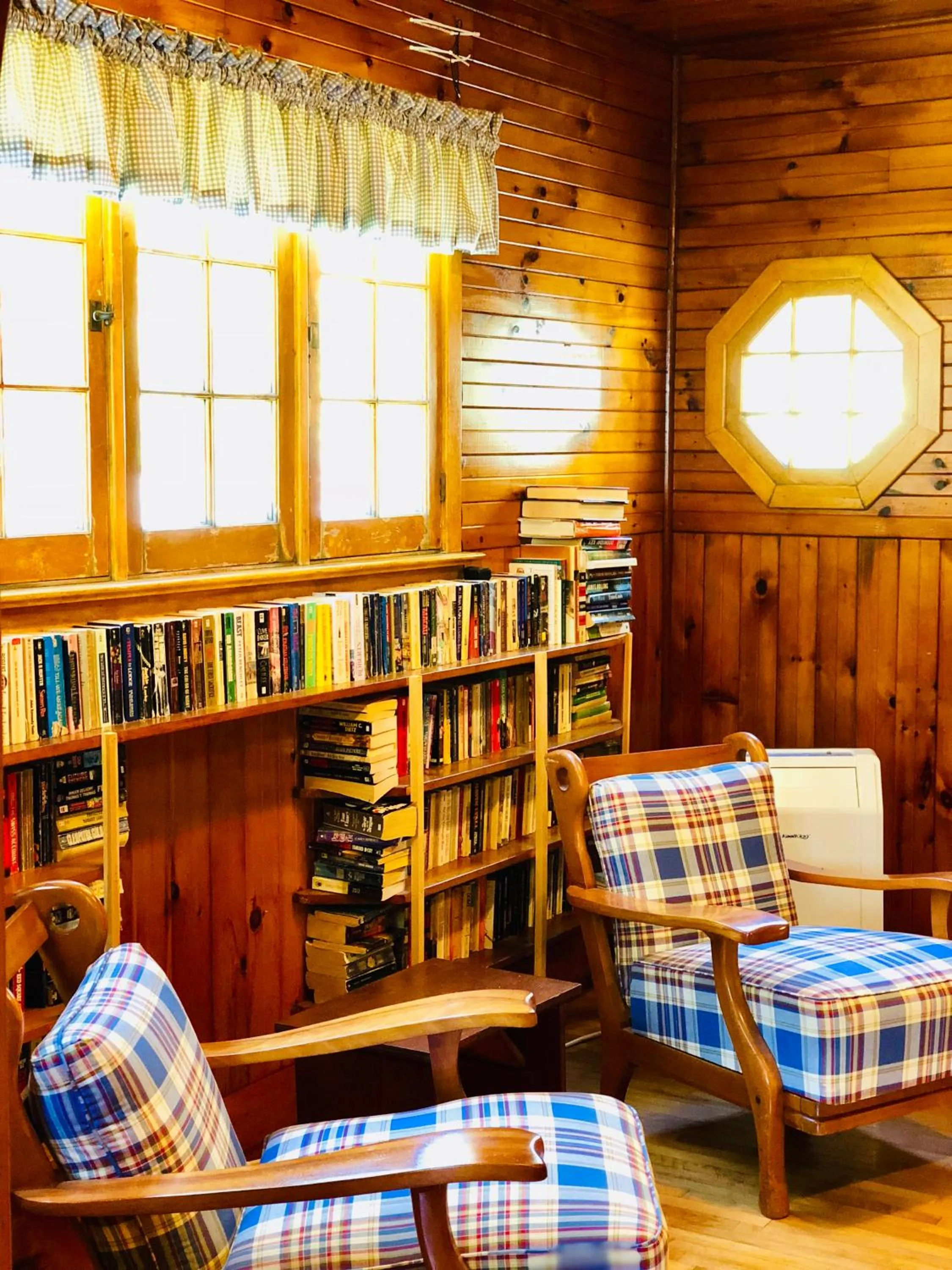 Library in Green Gables Bungalow Court