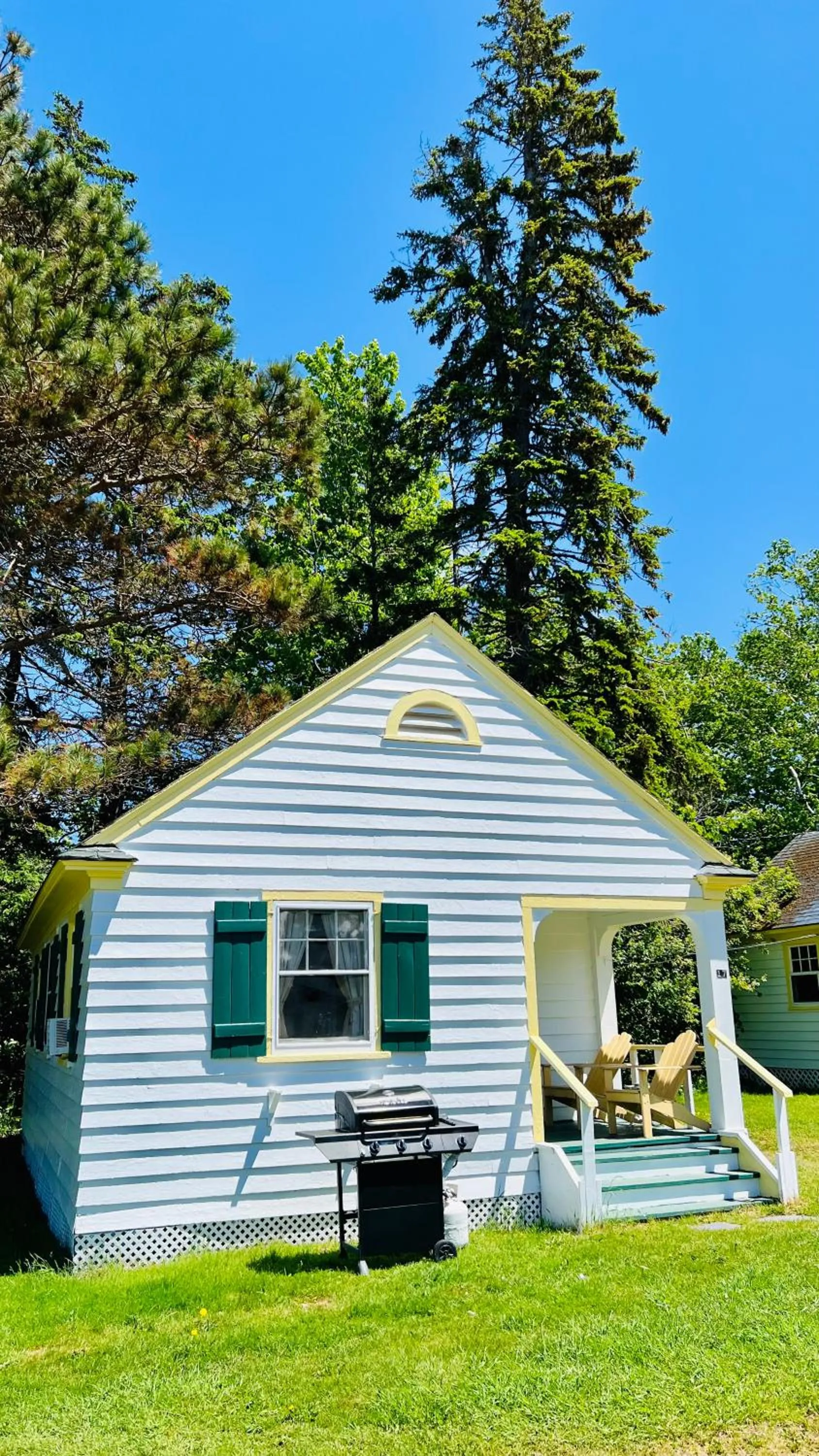 Day in Green Gables Bungalow Court