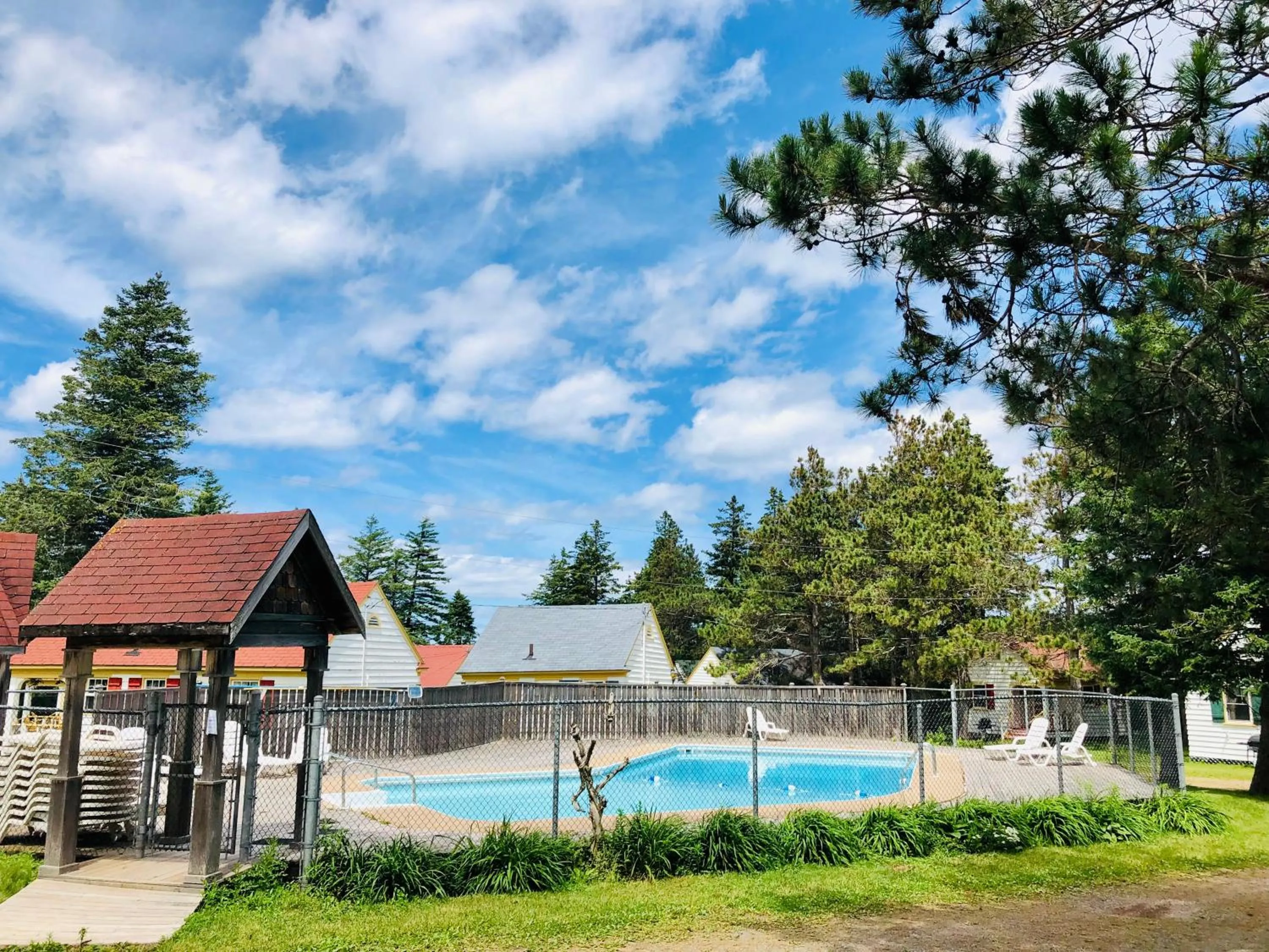 Pool view in Green Gables Bungalow Court