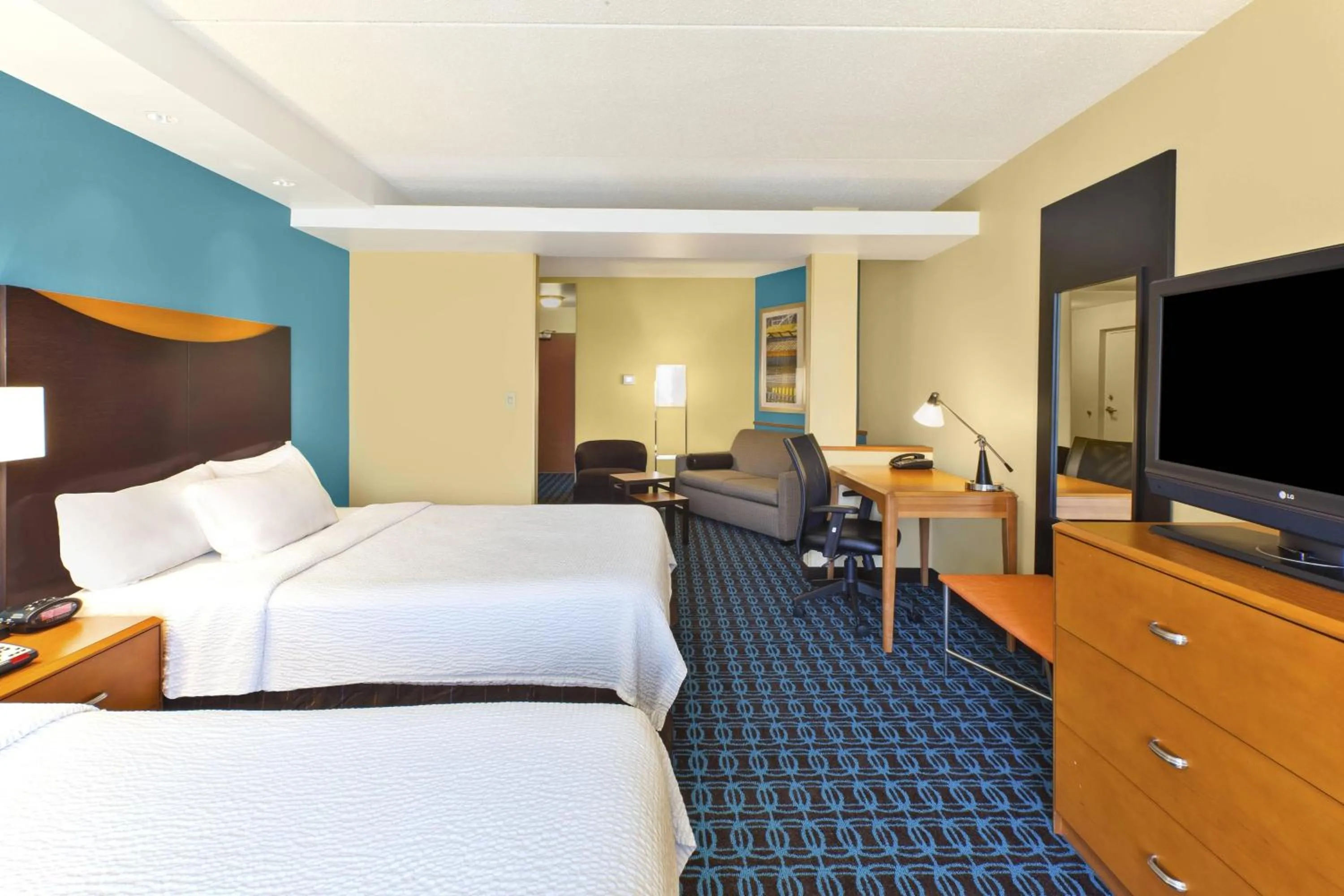 Photo of the whole room, Bed in Fairfield Inn & Suites by Marriott Lexington North