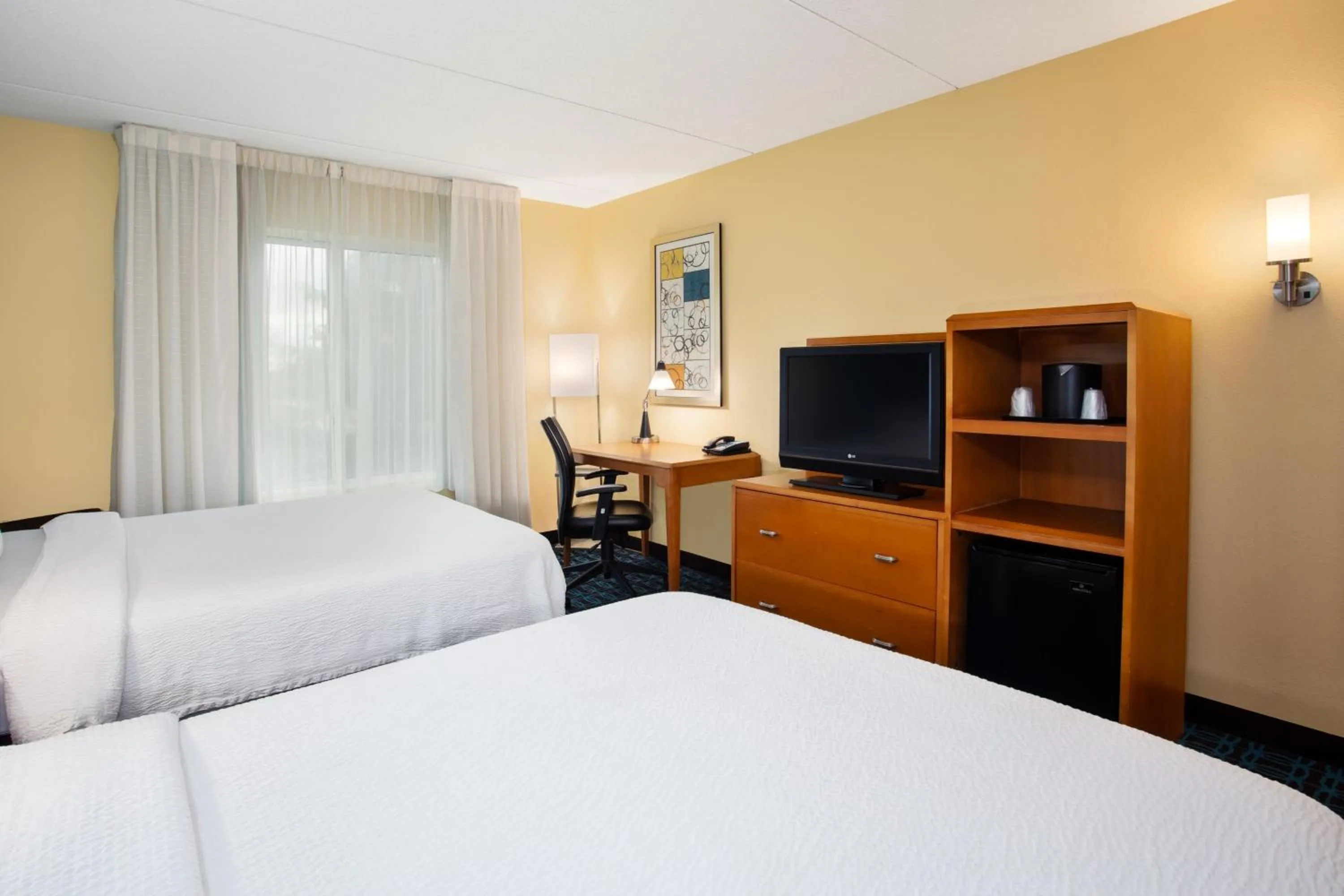 Photo of the whole room, Bed in Fairfield Inn & Suites by Marriott Lexington North