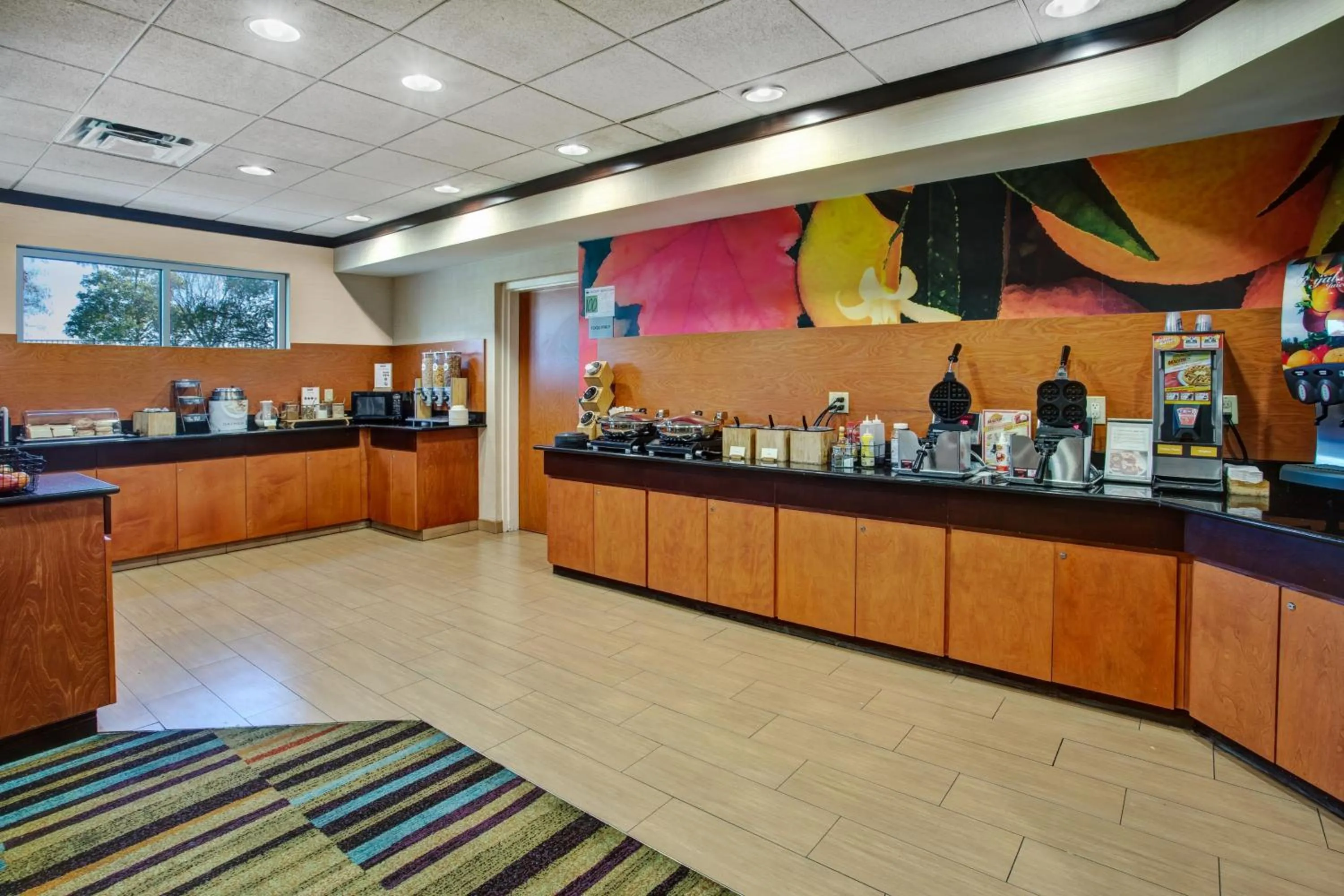 Breakfast in Fairfield Inn & Suites by Marriott Lexington North