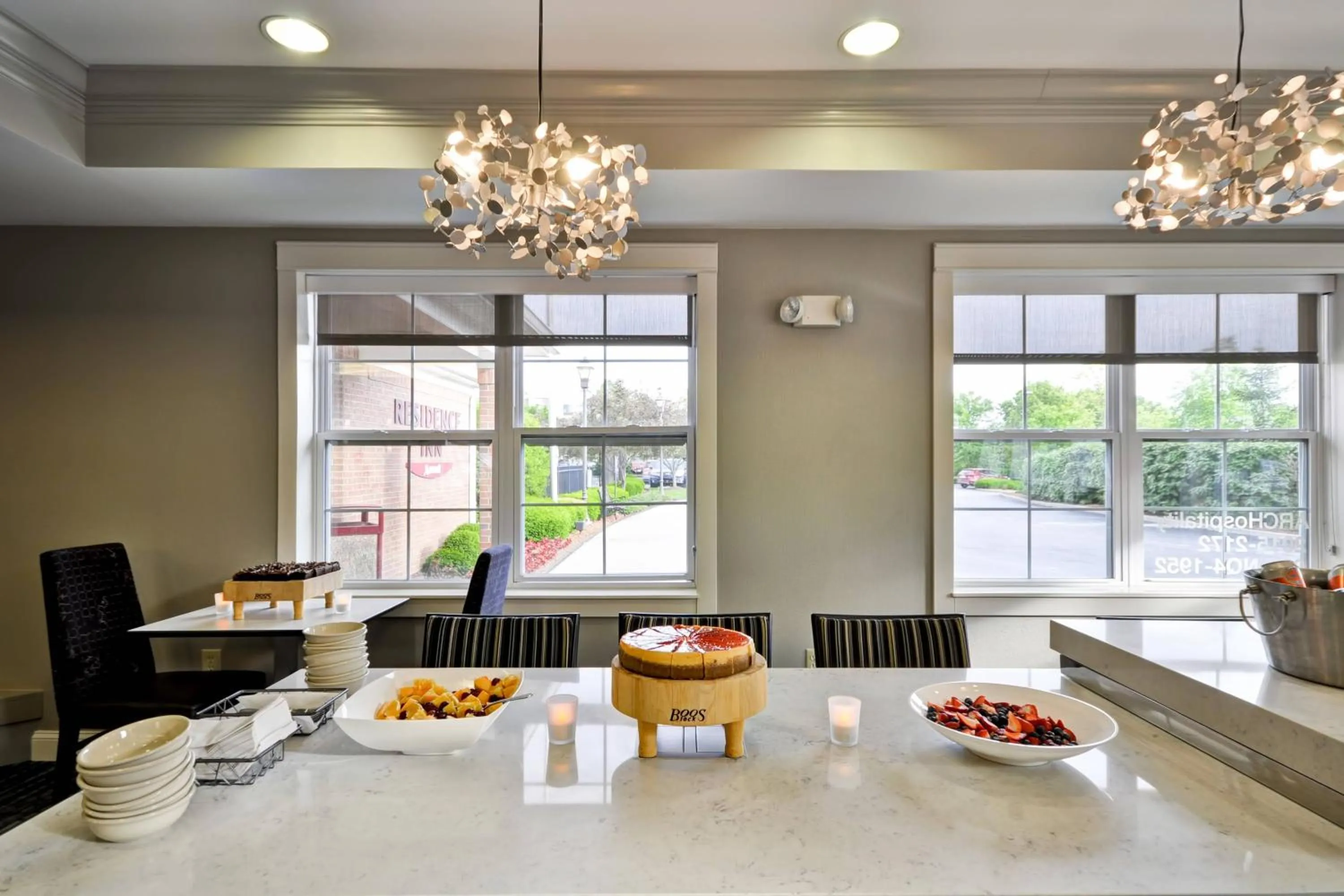 Restaurant/places to eat in Residence Inn Lexington South Hamburg Place