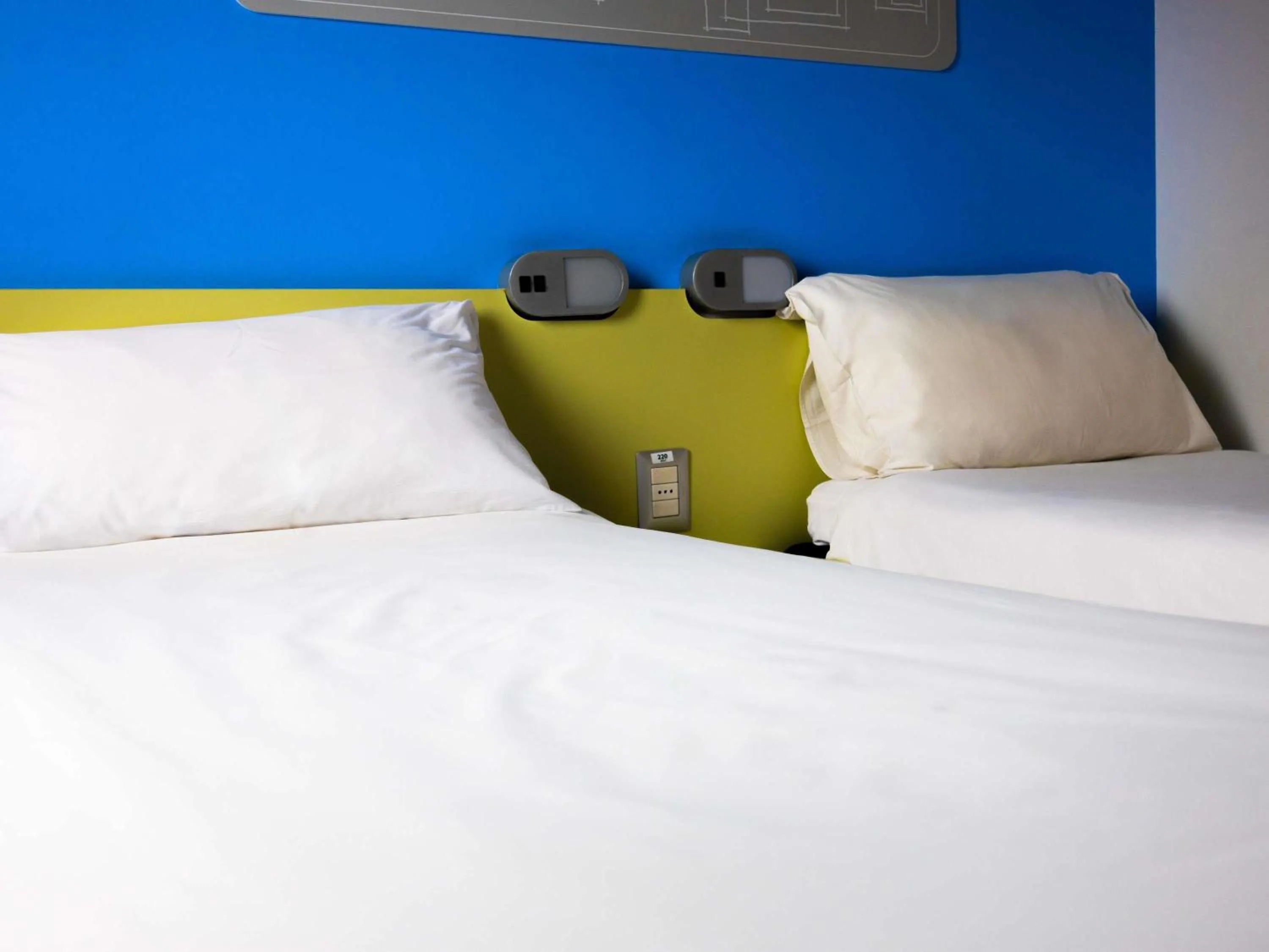 Bedroom, Bed in ibis budget Iquique