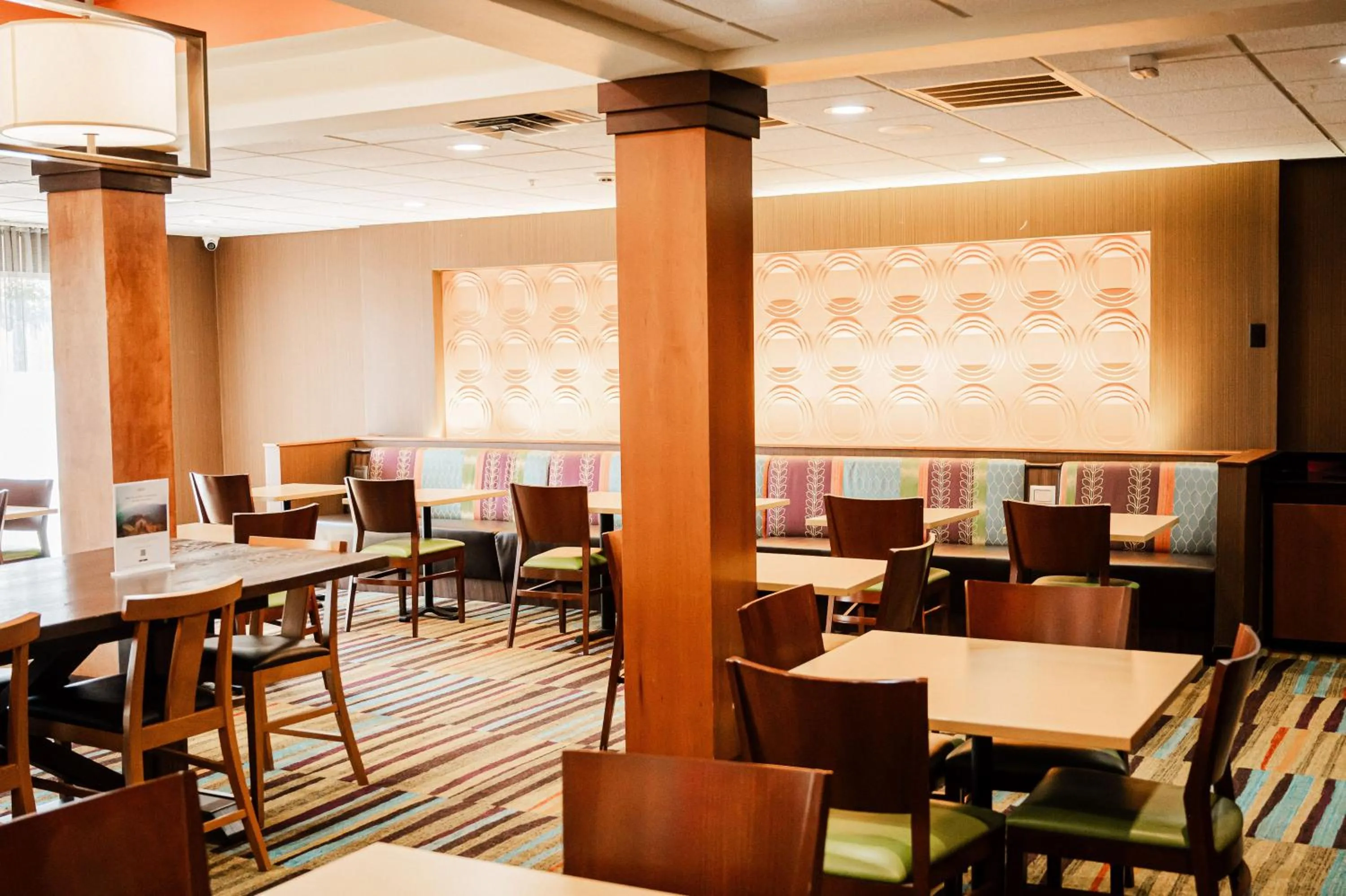 Seating area in Fairfield by Marriott Russellville