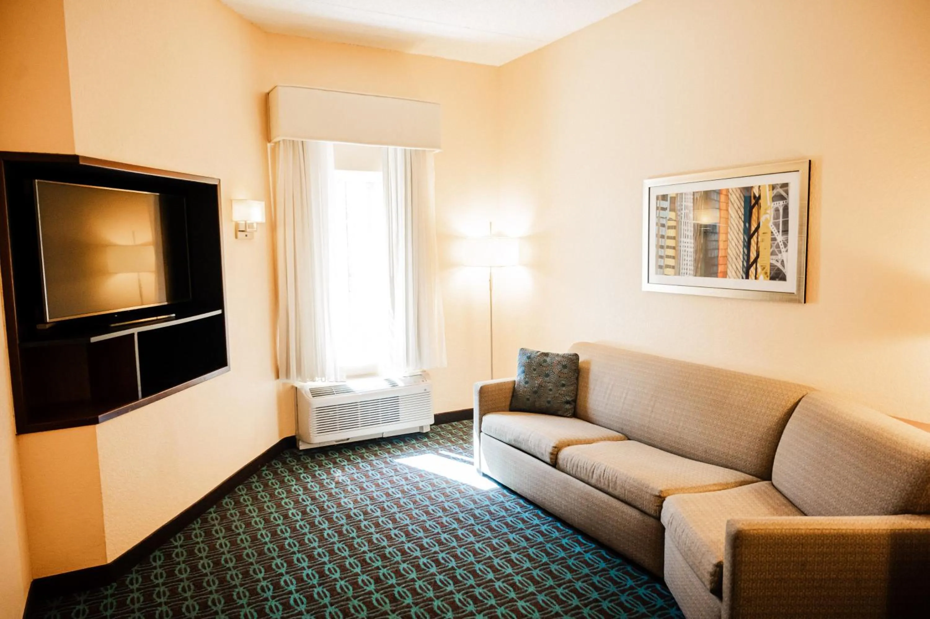 TV and multimedia in Fairfield by Marriott Russellville