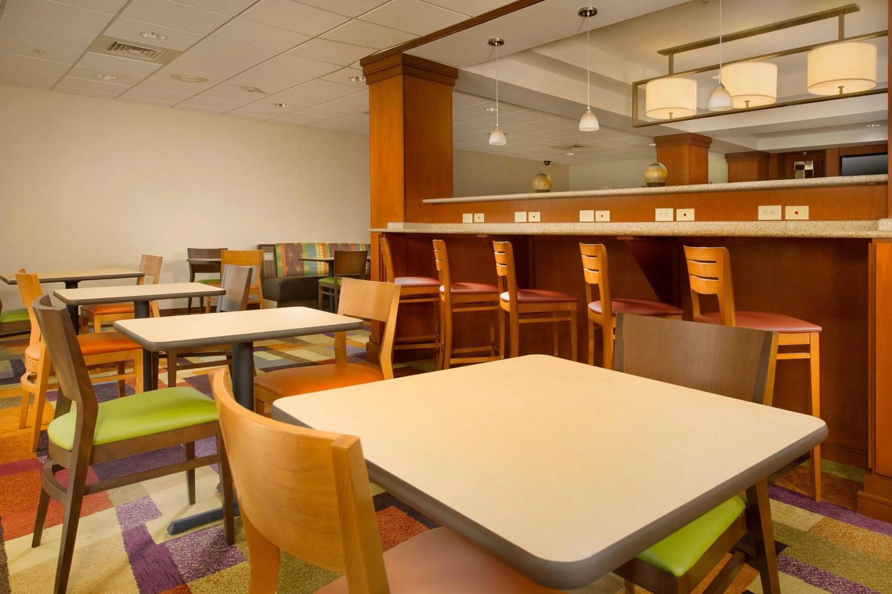 Restaurant/places to eat in Fairfield Inn & Suites by Marriott Marshall