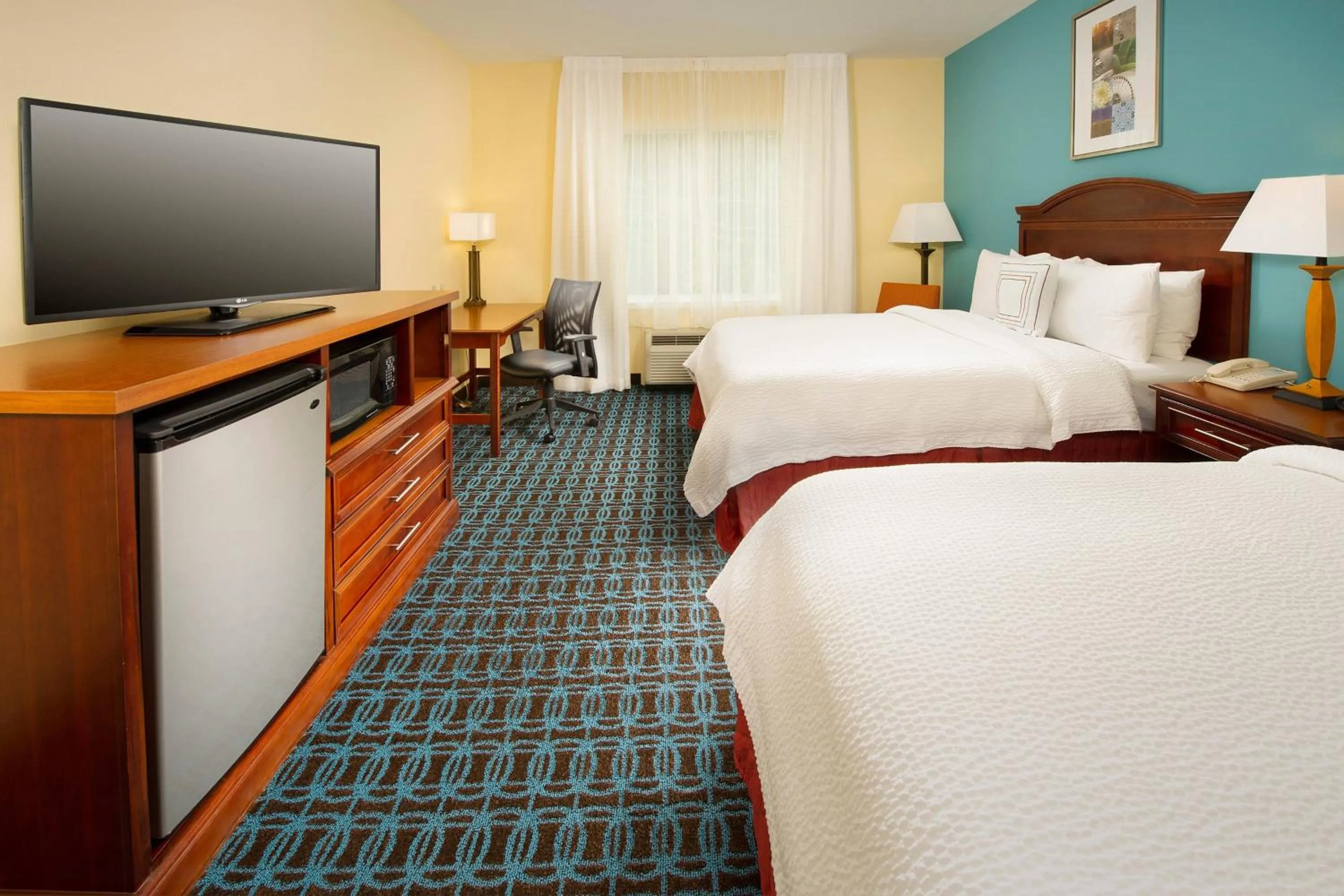 Photo of the whole room, Bed in Fairfield Inn & Suites by Marriott Marshall