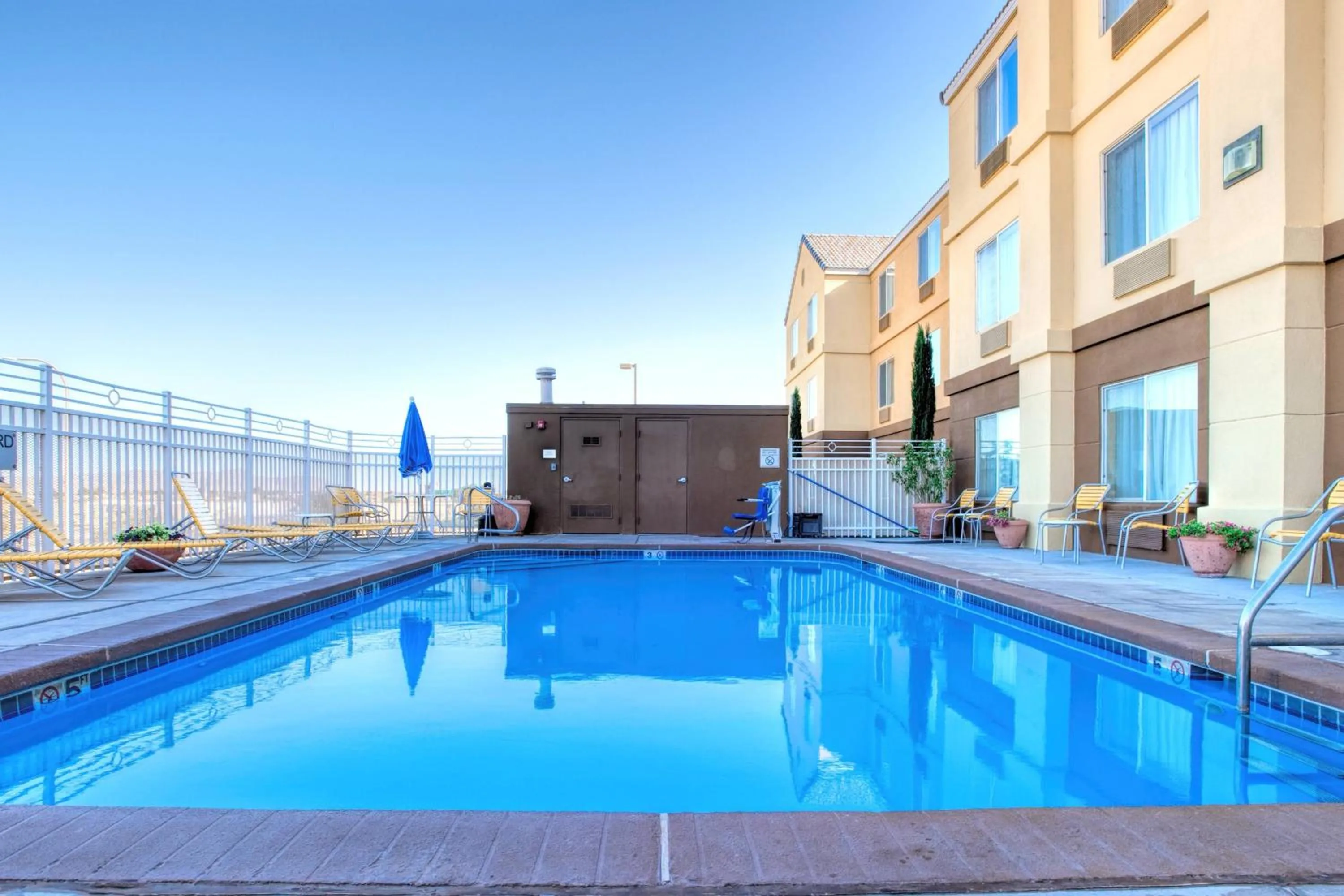 Swimming pool in Fairfield Inn by Marriott Las Cruces