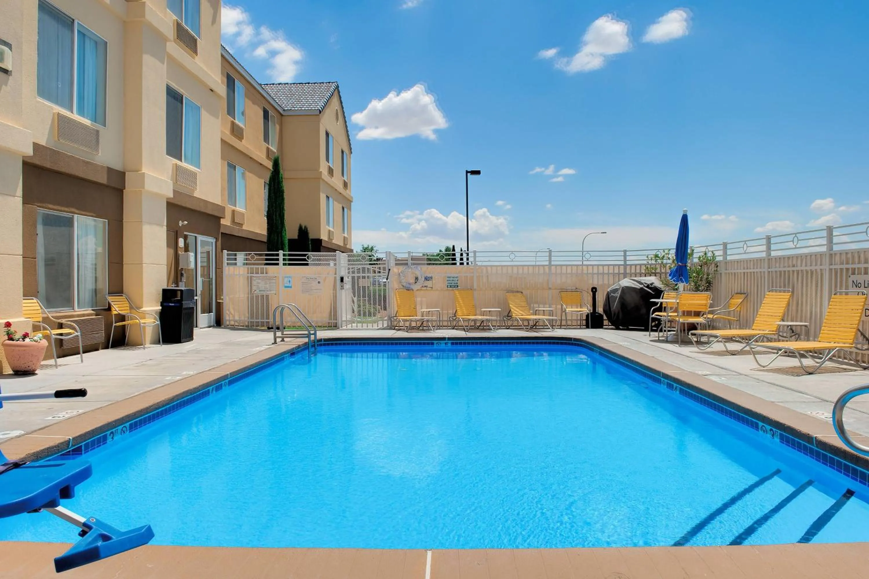 Swimming pool in Fairfield Inn by Marriott Las Cruces