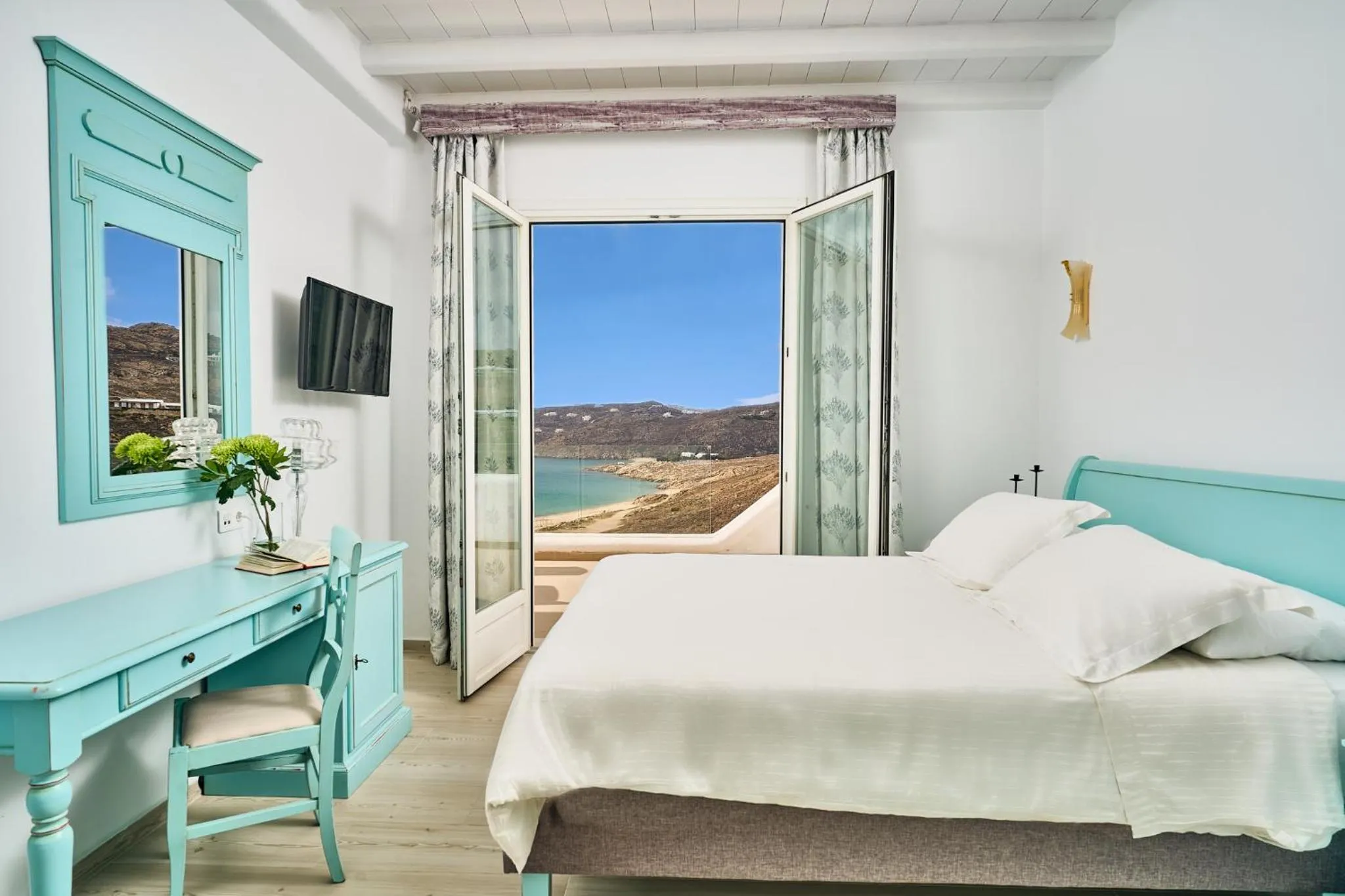 Bed in Arte & Mare Elia Luxury Suites and Villas