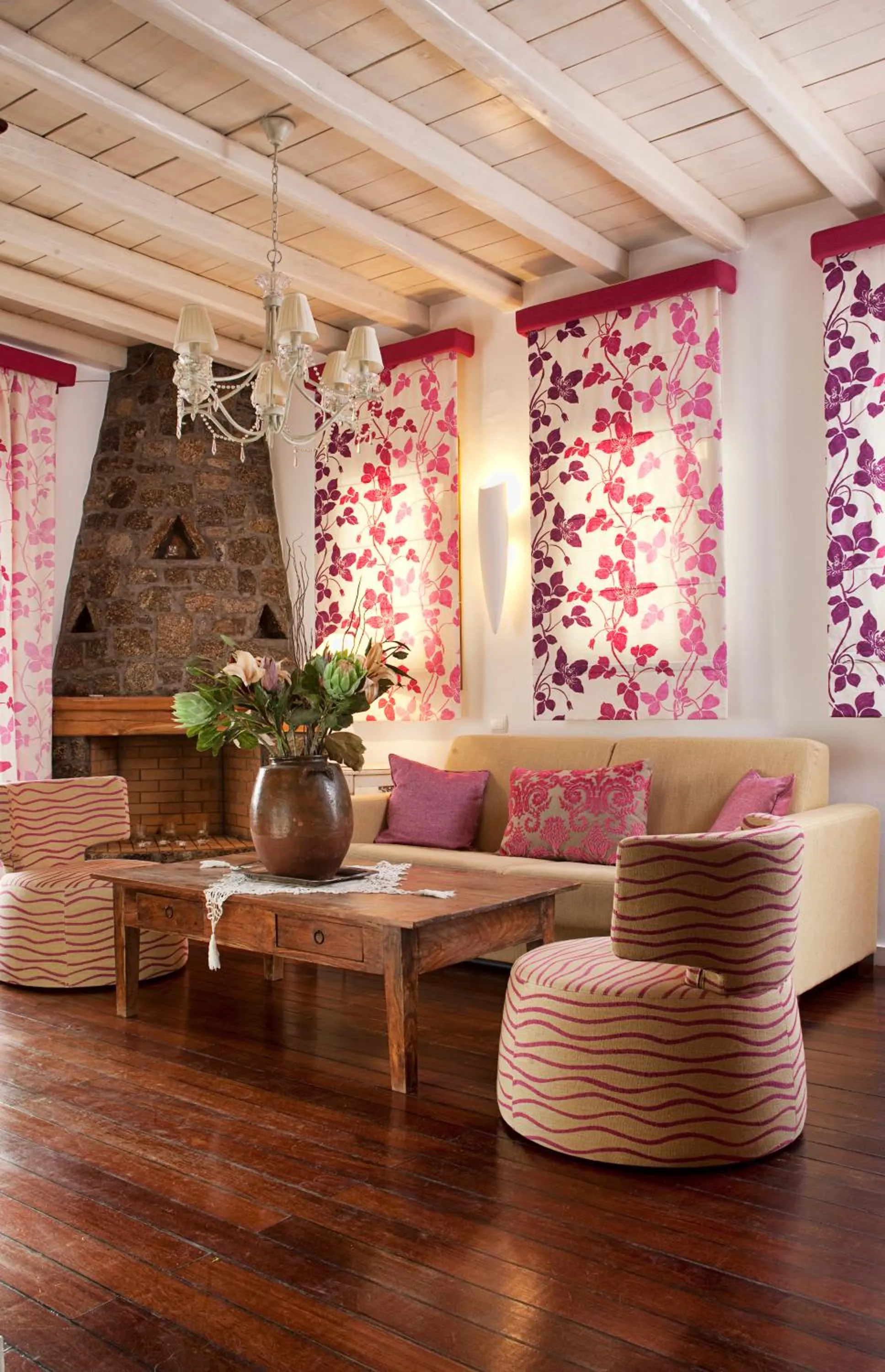 Lounge or bar in Arte & Mare Elia Luxury Suites and Villas