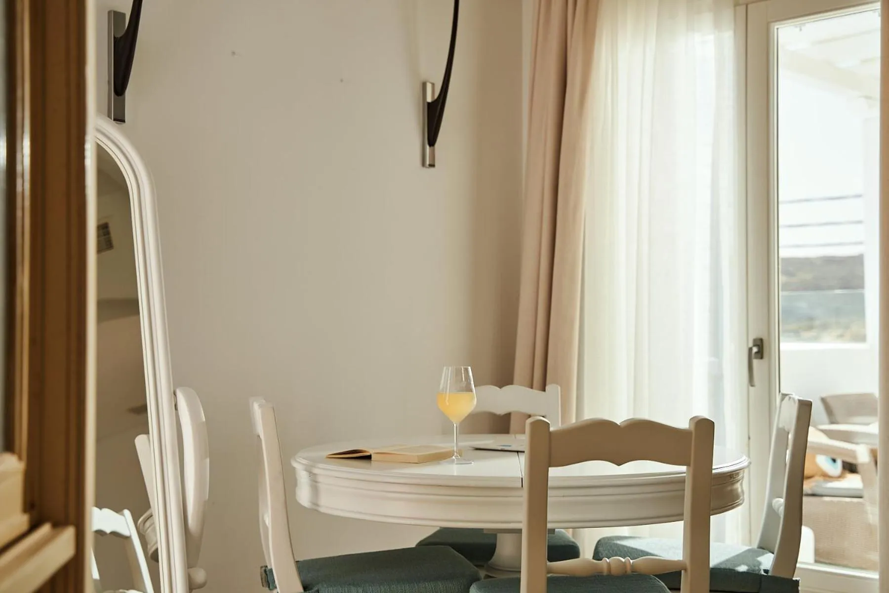 Arte & Mare Elia Luxury Suites and Villas