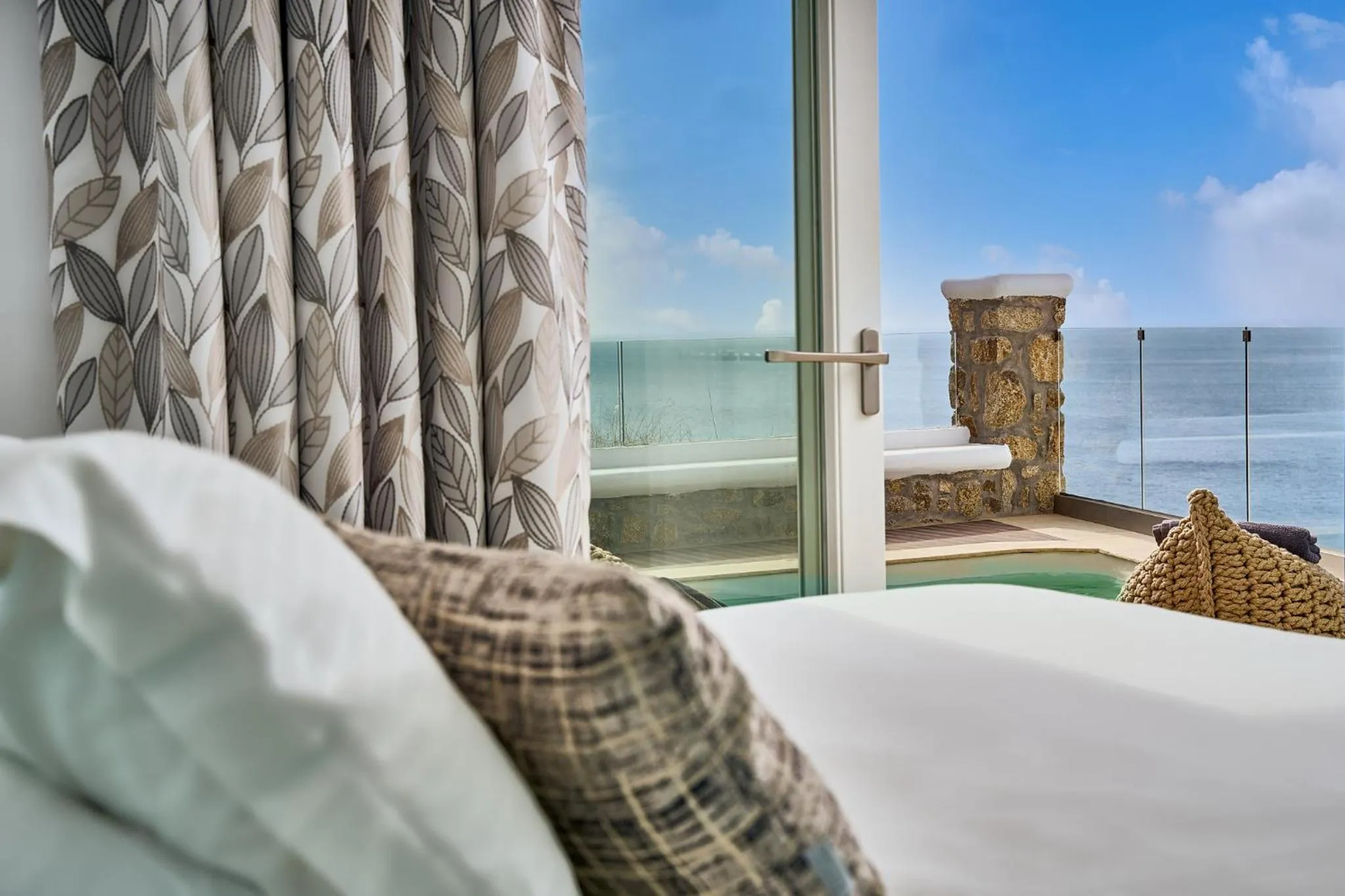 Bed in Arte & Mare Elia Luxury Suites and Villas