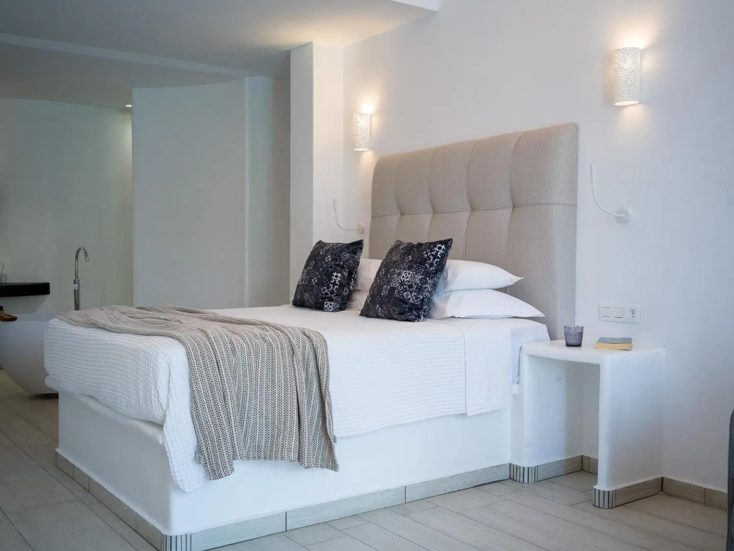 Bed in Arte & Mare Elia Luxury Suites and Villas