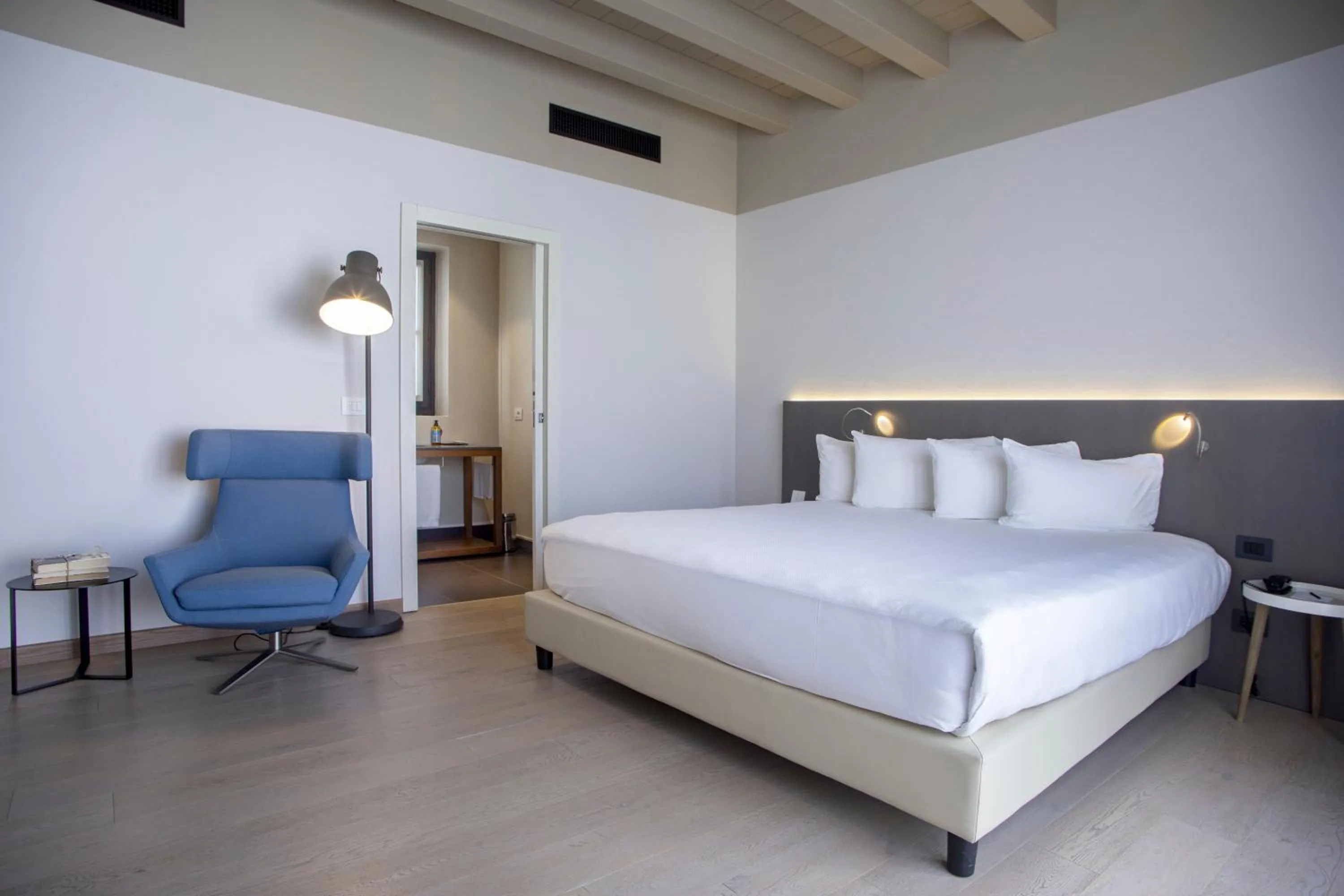 Bedroom, Bed in Savona 18 Suites