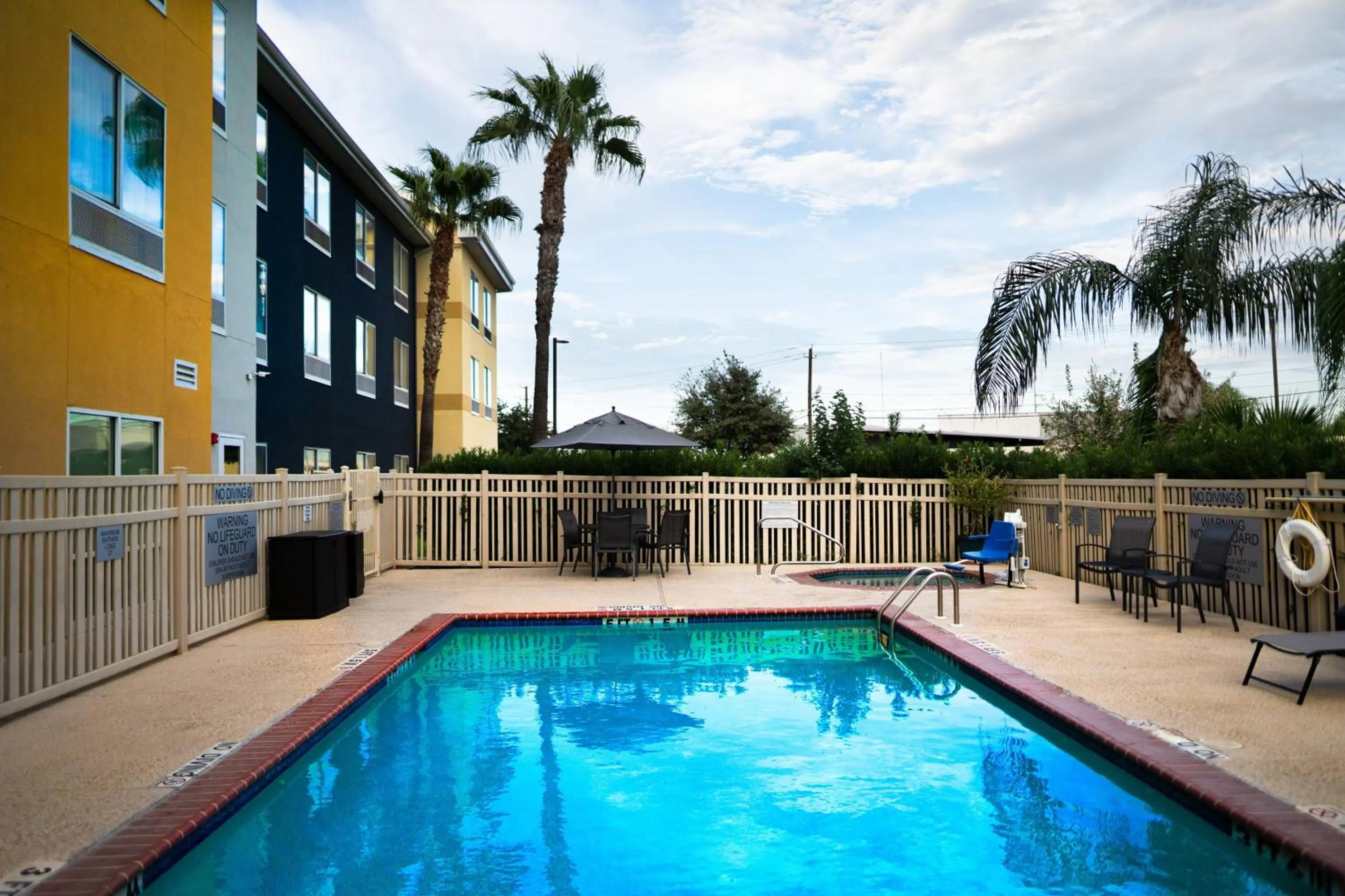 Swimming pool in Fairfield Inn & Suites Laredo