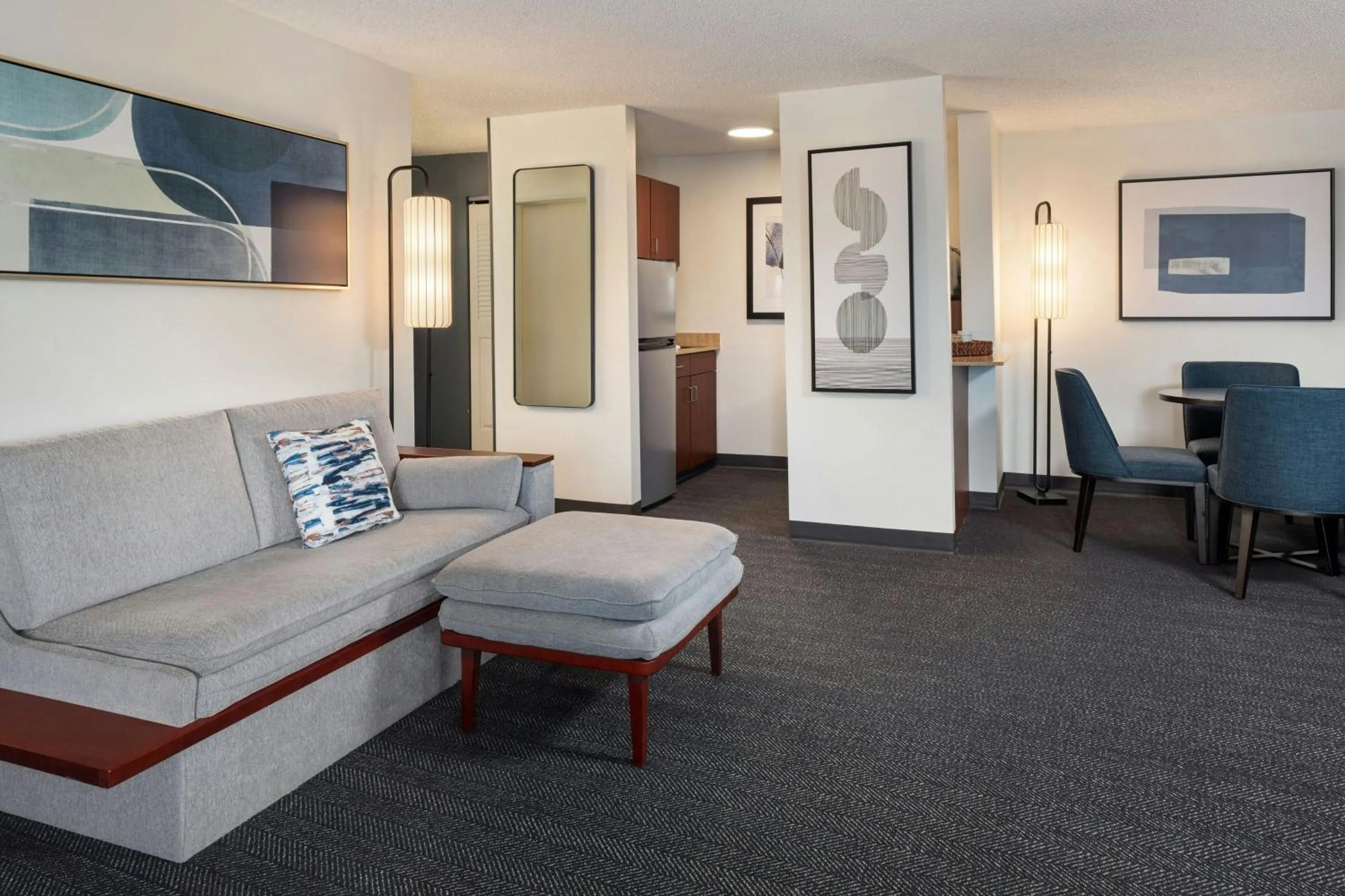 Living room in Courtyard La Crosse Downtown/Mississippi Riverfront