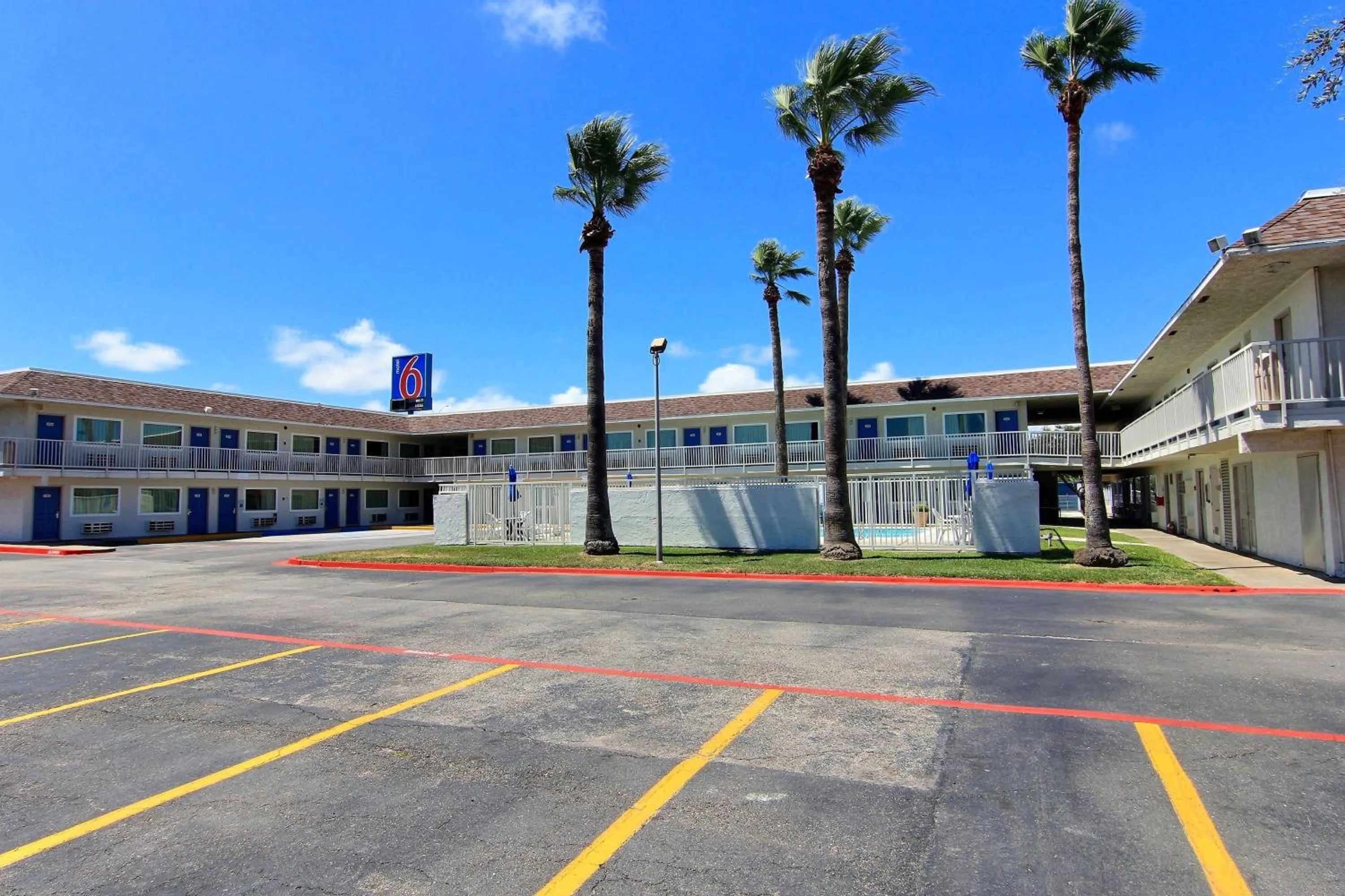 Facade/entrance in Motel 6-Corpus Christi, TX - East - North Padre Island