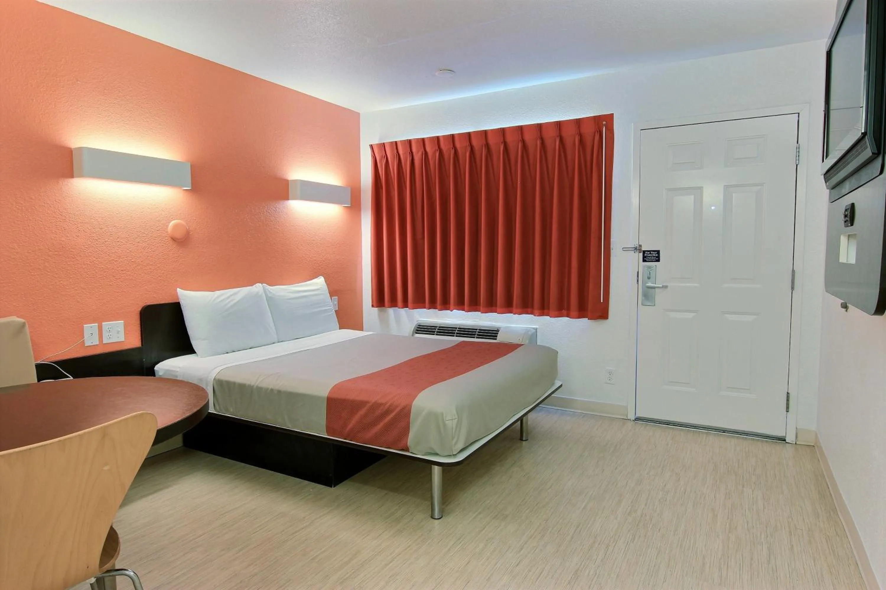 Bedroom, Bed in Motel 6-Corpus Christi, TX - East - North Padre Island