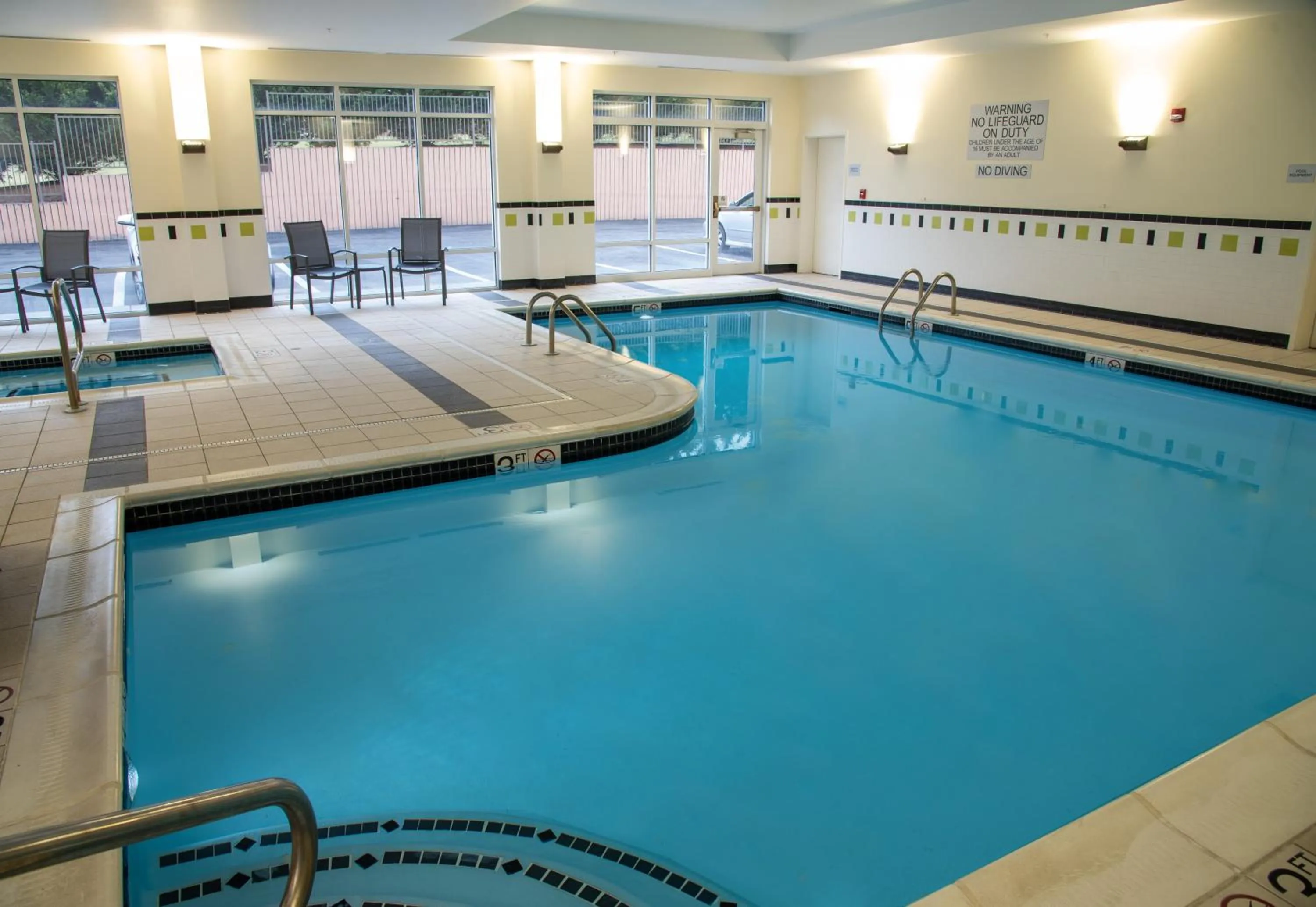 Swimming pool in Fairfield Inn & Suites Lewisburg